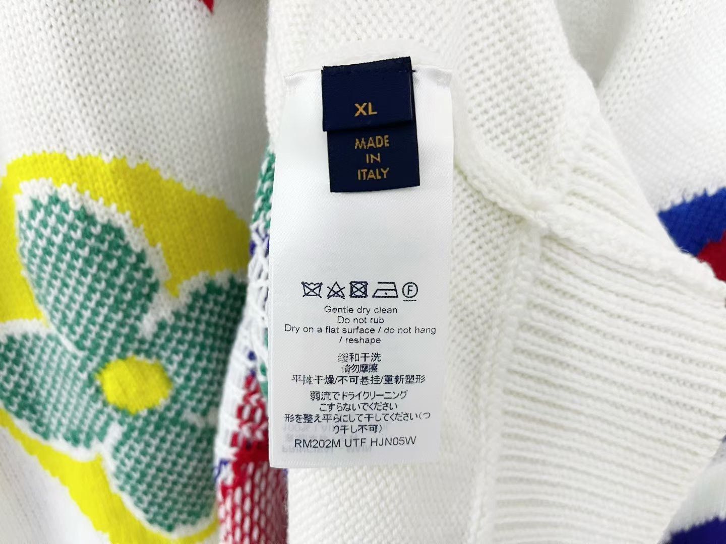 Louis Vuitton Louis Vuitton White Sweater with Patches Size US XL / EU 56 / 4 - 2 Thumbnail