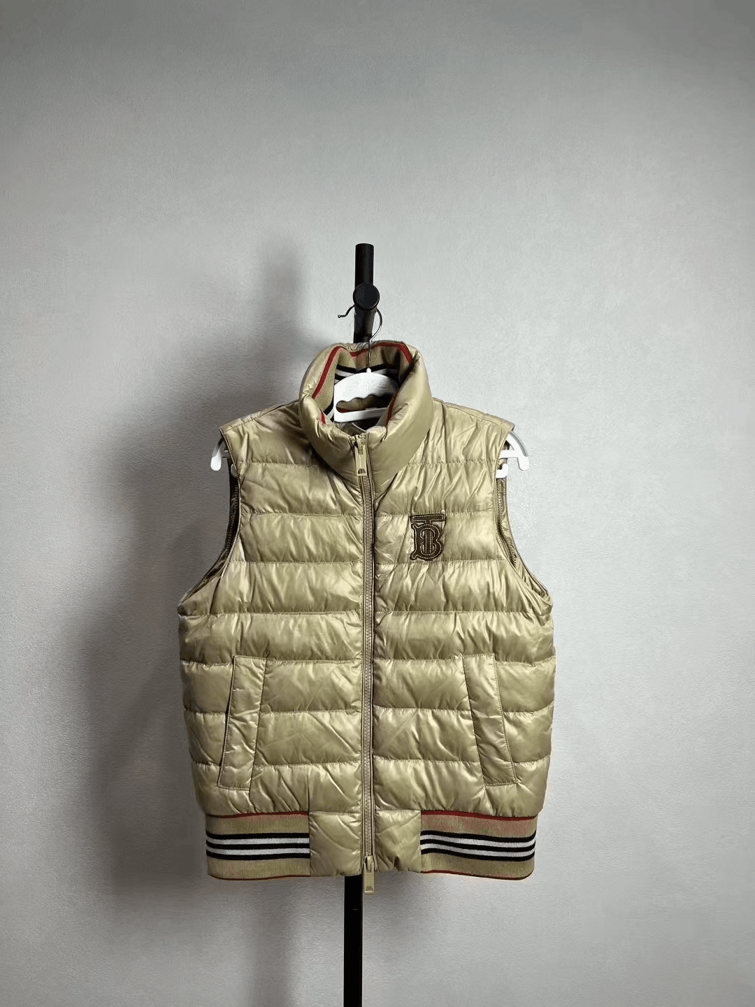 Burberry Burberry TB Embroidery Detachable Sleeve Down Jacket Size S / US 4 / IT 40 - 3 Thumbnail