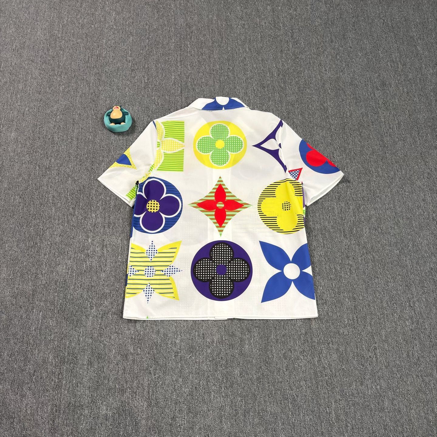 Louis Vuitton LV Three-Flower Short-Sleeve Shirt Size US L / EU 52-54 / 3 - 2 Thumbnail