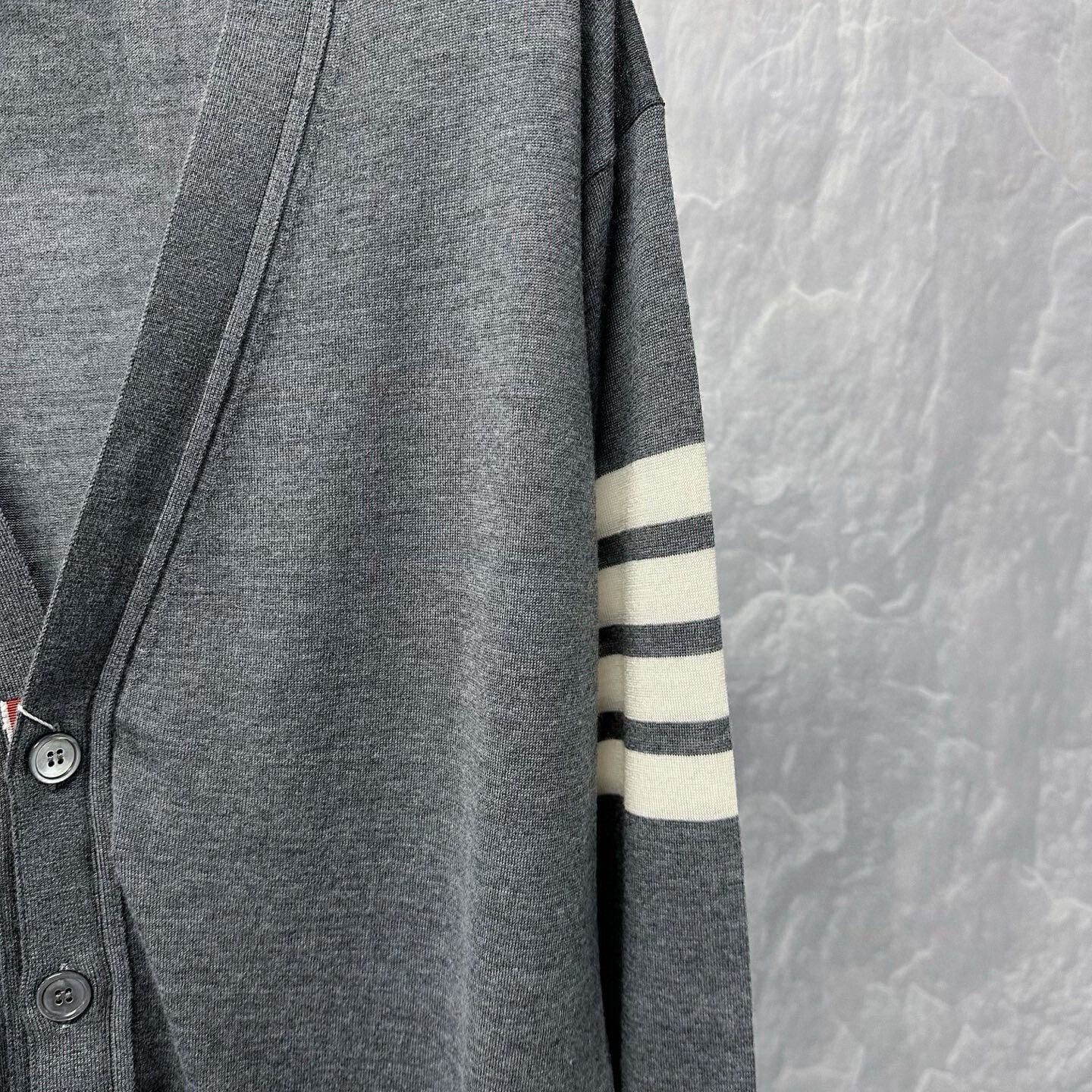 Thom Browne Thom Browne Gray V-neck Striped Cardigan Size US S / EU 44-46 / 1 - 3 Thumbnail