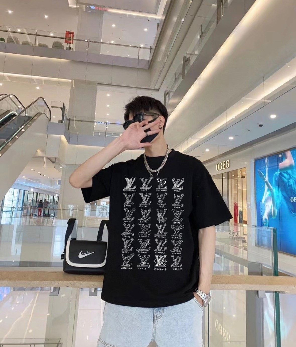 Louis Vuitton LV XXL Black Embroidered Logo T-shirt Size US XXL / EU 58 / 5 - 5 Thumbnail