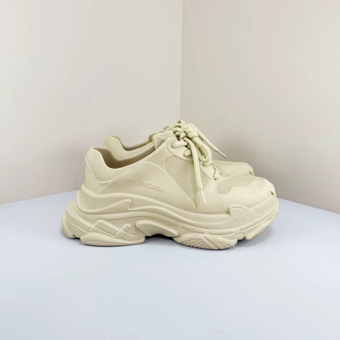 Balenciaga Balenciaga Triples Chunky Sneakers Size US 5 / IT 35 - 4 Thumbnail