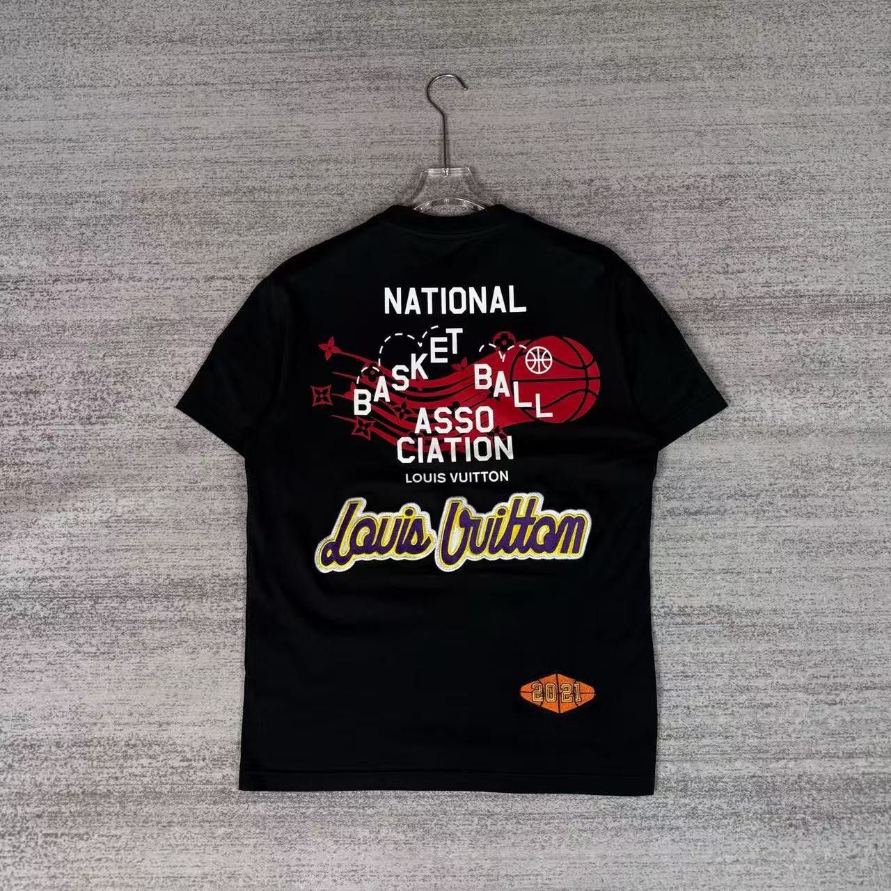 Louis Vuitton Louis Vuitton NBA Logo Loose T-Shirt Size US M / EU 48-50 / 2 - 2 Thumbnail