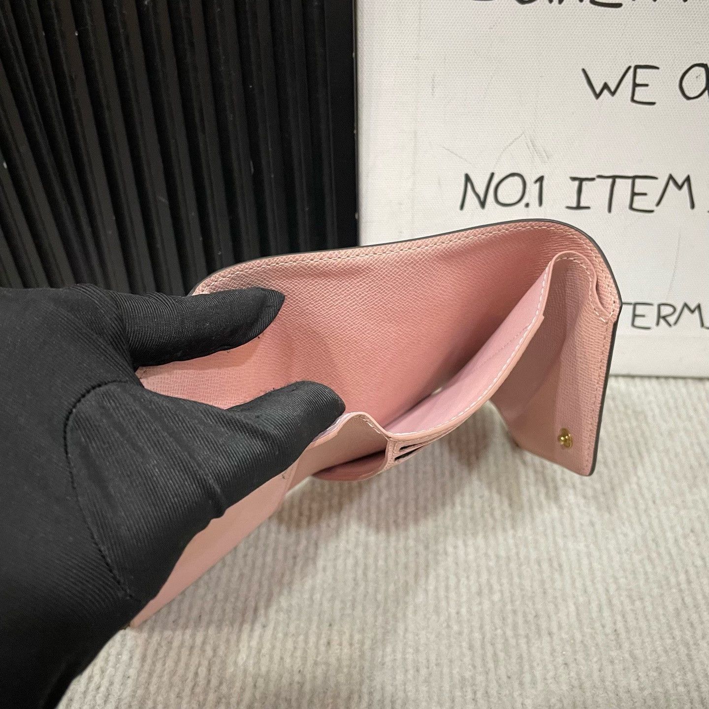 Louis Vuitton LV Monogram Pink Detail Compact Wallet Size ONE SIZE - 6 Thumbnail