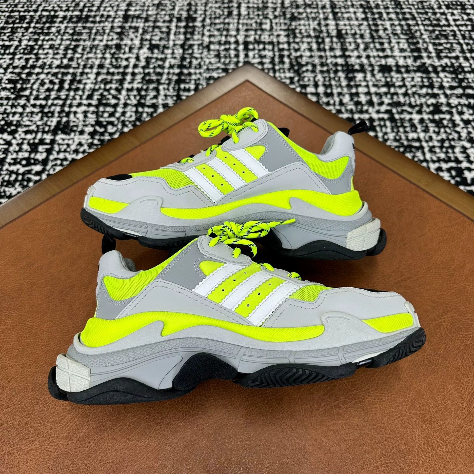 Adidas Adidas Collab Lowtop Sneakers 8 Men Size US 8 / EU 41 - 6 Thumbnail