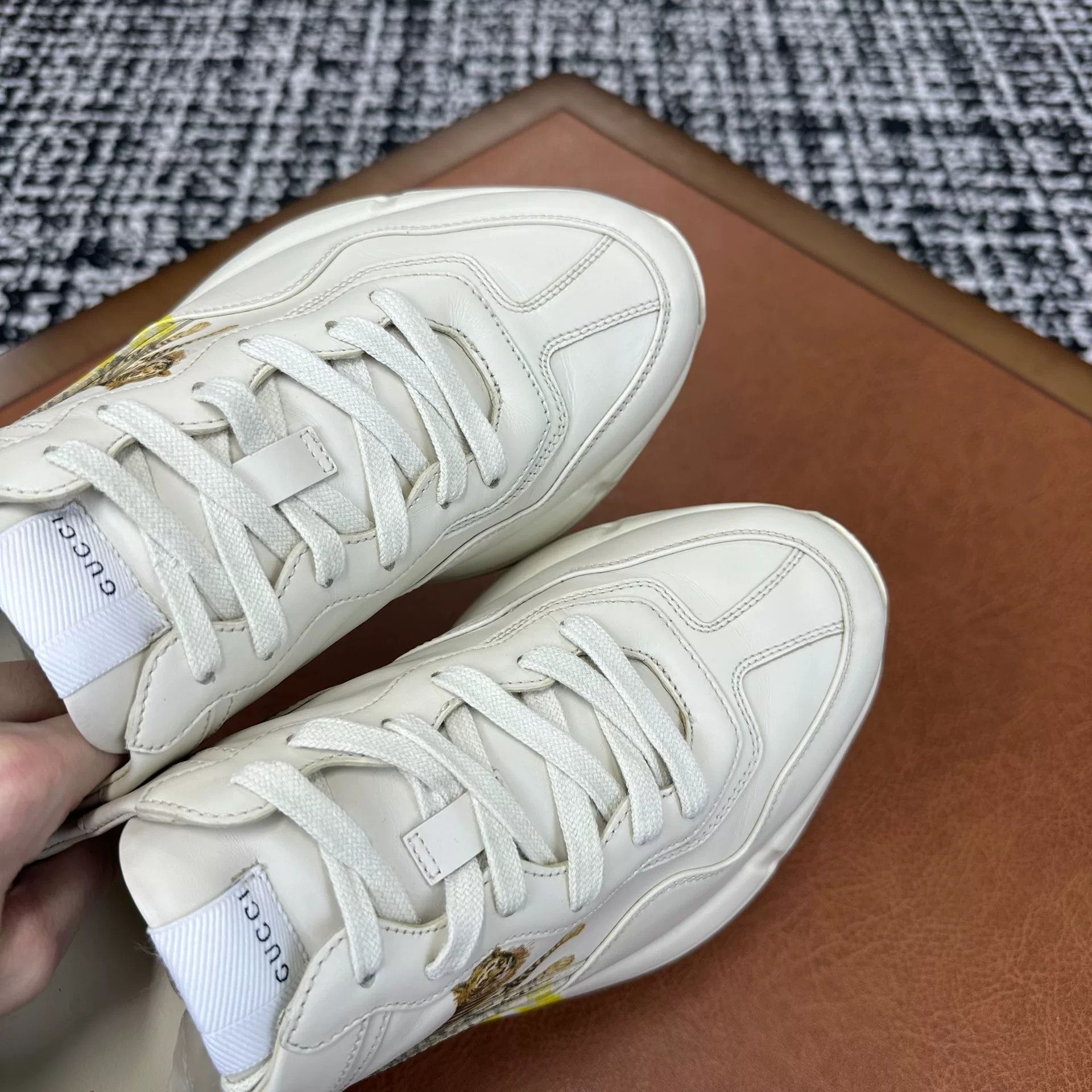 Gucci Gucci Tiger Printed Lowtop Sneakers 8 Men Size US 8 / EU 41 - 5 Thumbnail