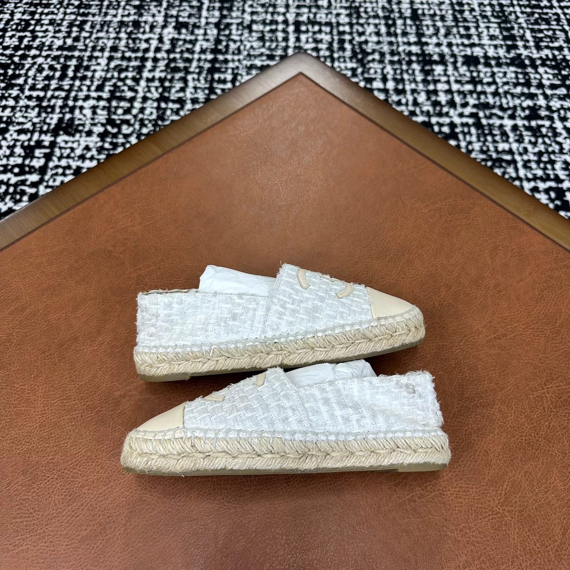 Chanel Chanel Lowtop Sneakers it_35 Women Size US 5 / IT 35 - 5 Thumbnail
