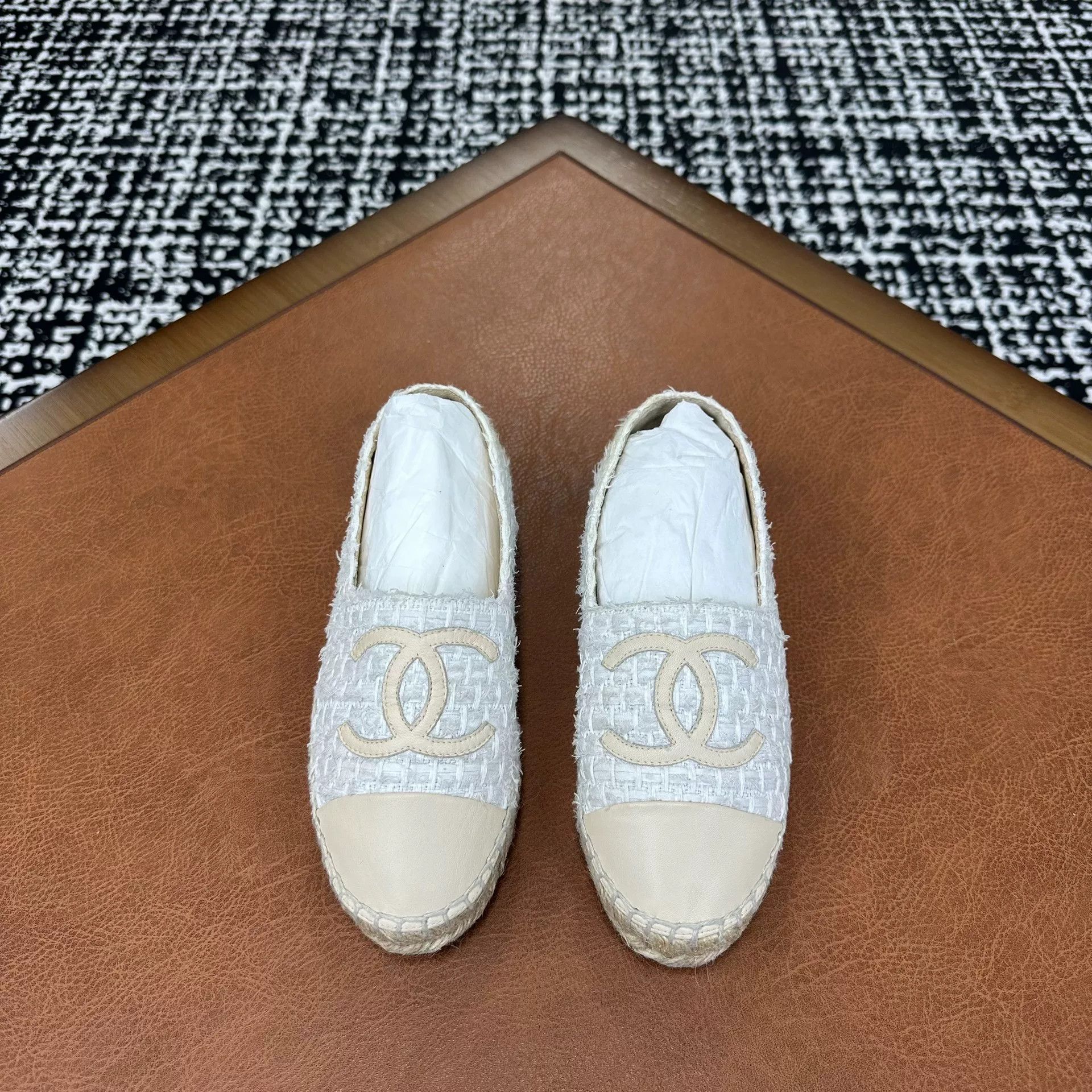 Chanel Chanel Lowtop Sneakers it_35 Women Size US 5 / IT 35 - 2 Thumbnail