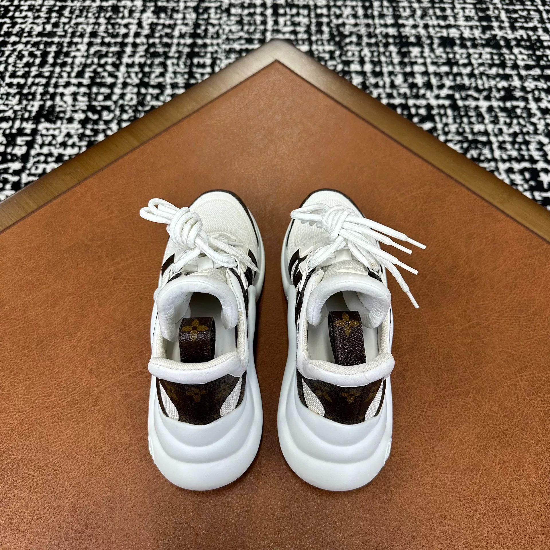 Louis Vuitton Louis Vuitton Lowtop Sneakers it_35-5 Women Size US 5.5 / IT 35.5 - 3 Thumbnail