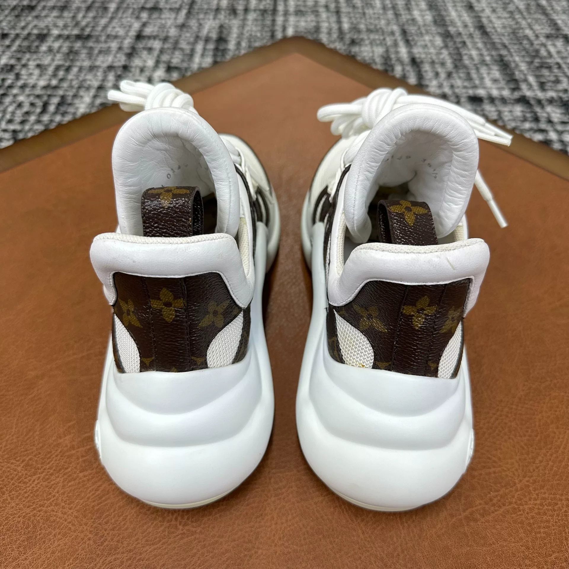 Louis Vuitton Louis Vuitton Lowtop Sneakers it_35-5 Women Size US 5.5 / IT 35.5 - 4 Thumbnail