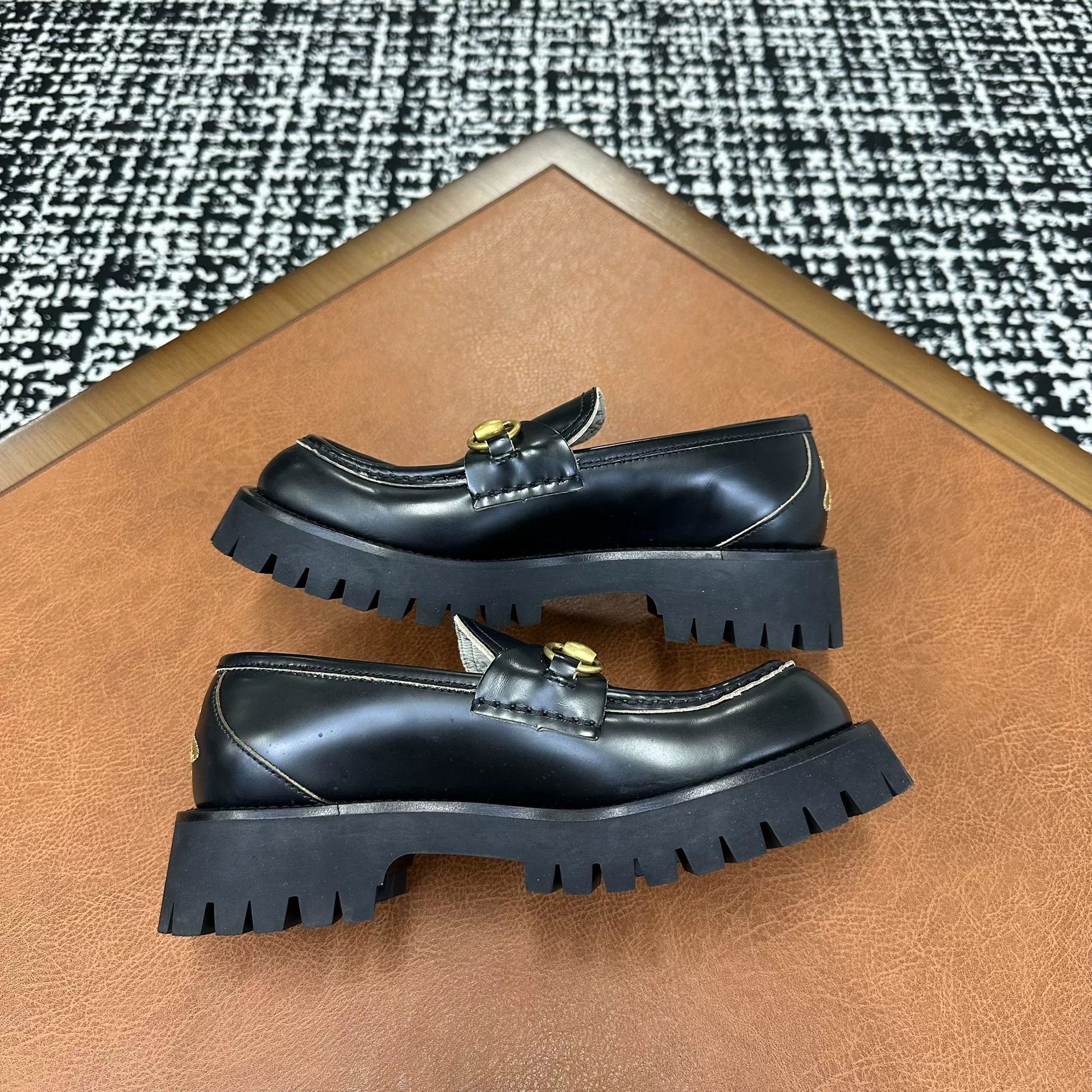 Gucci Gucci Black Lowtop Sneakers it_38-5 Women Size US 8.5 / IT 38.5 - 6 Thumbnail
