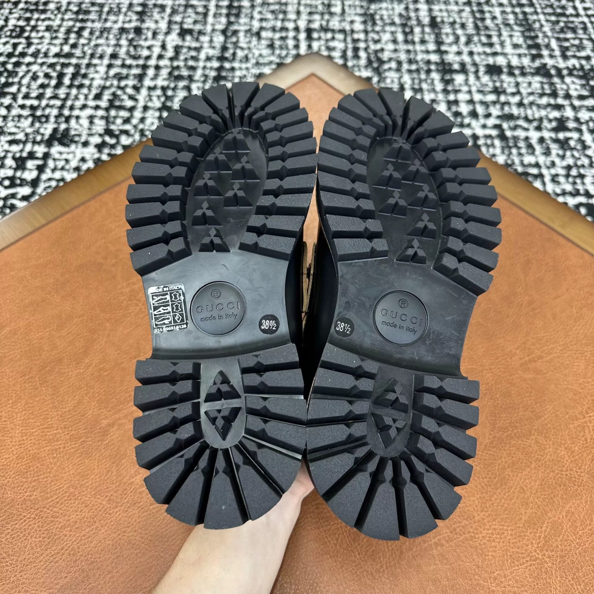 Gucci Gucci Black Lowtop Sneakers it_38-5 Women Size US 8.5 / IT 38.5 - 8 Thumbnail