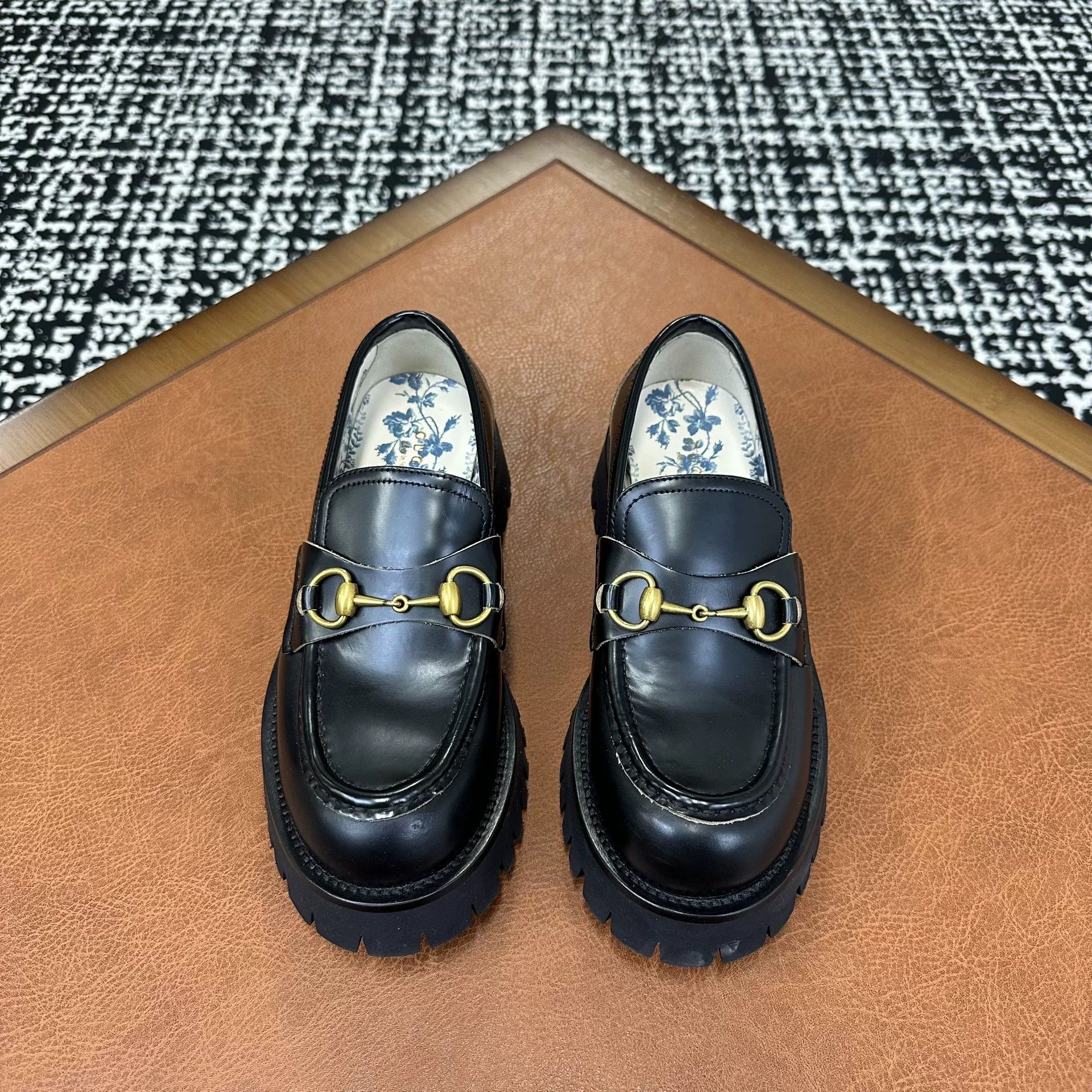 Gucci Gucci Black Lowtop Sneakers it_38-5 Women Size US 8.5 / IT 38.5 - 2 Thumbnail