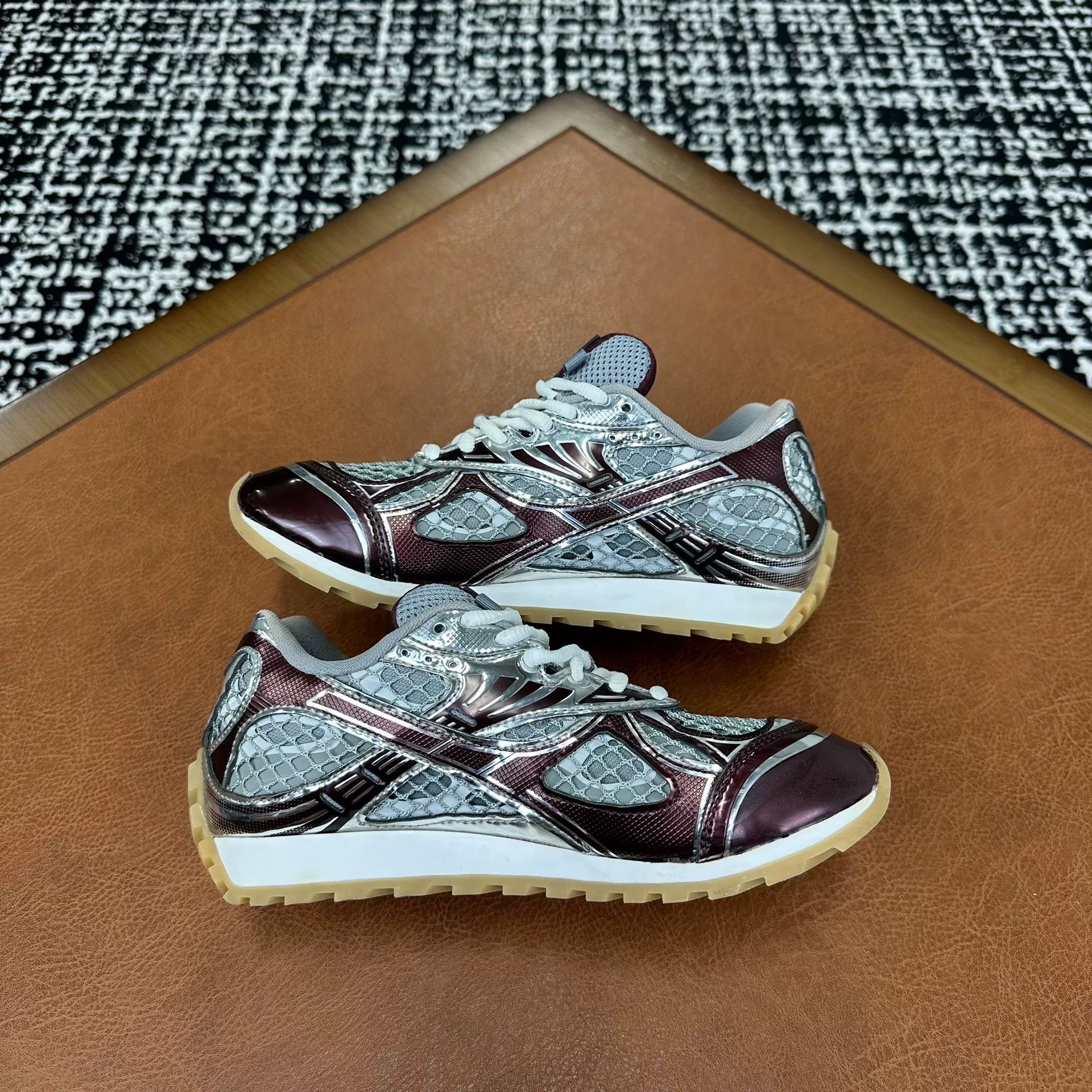 Bottega Veneta Bottega Veneta Casual Gray Lowtop Sneakers it_37 Women Size US 7 / IT 37 - 7 Thumbnail