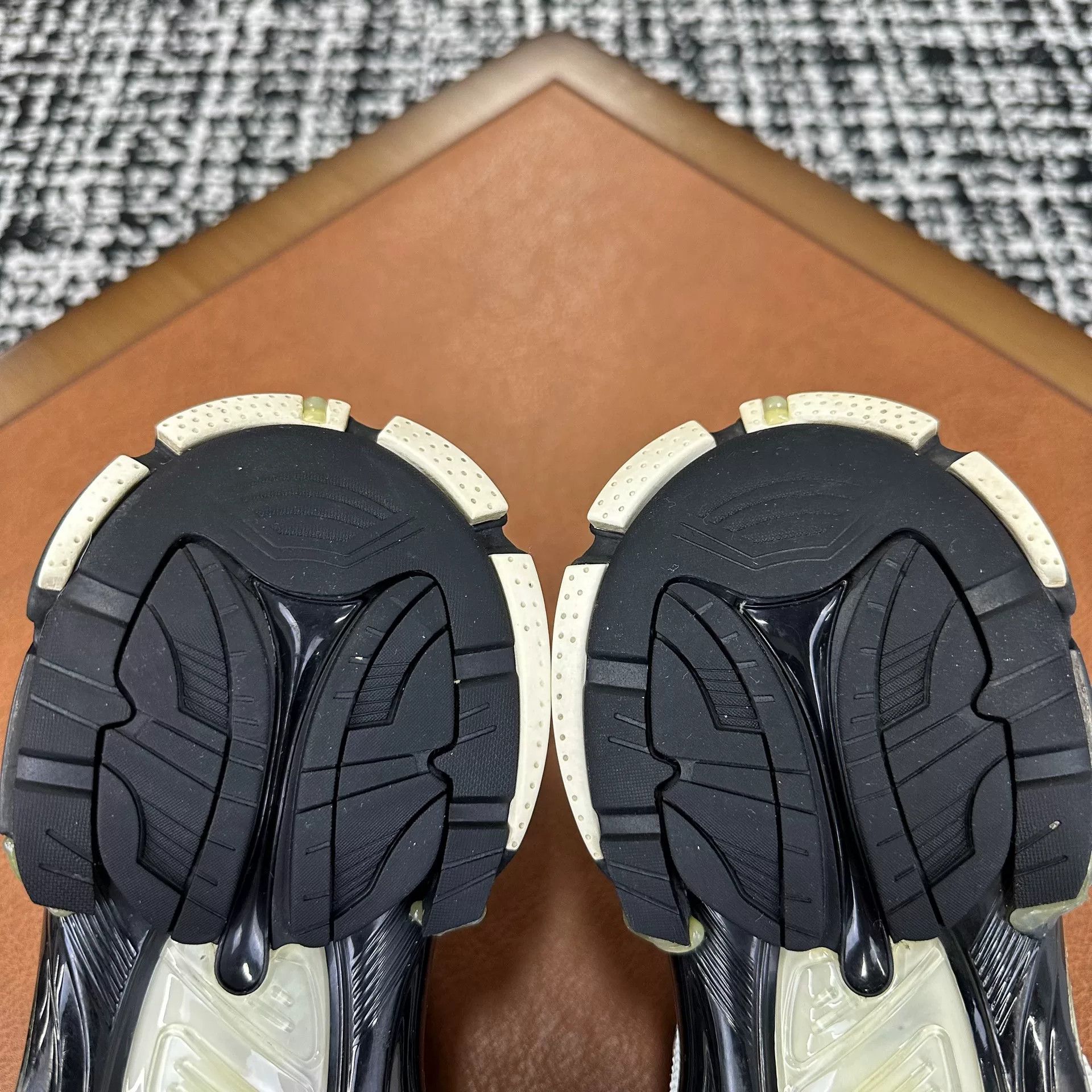 Balenciaga Balenciaga Running Black Lowtop Sneakers it_36 Women Size US 6 / IT 36 - 9 Thumbnail