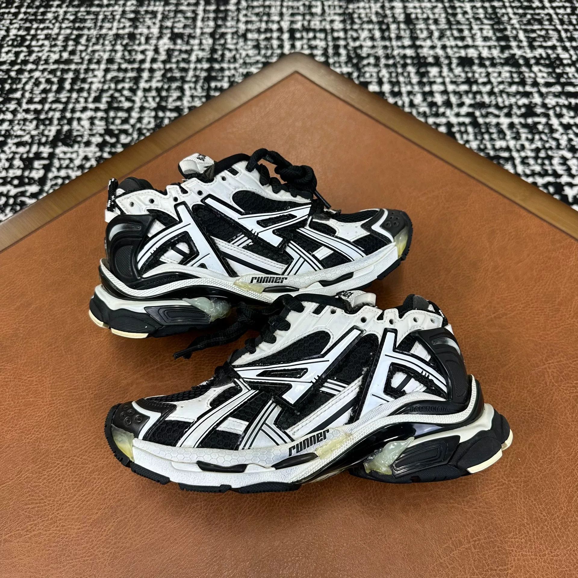 Balenciaga Balenciaga Running Black Lowtop Sneakers it_36 Women Size US 6 / IT 36 - 4 Thumbnail