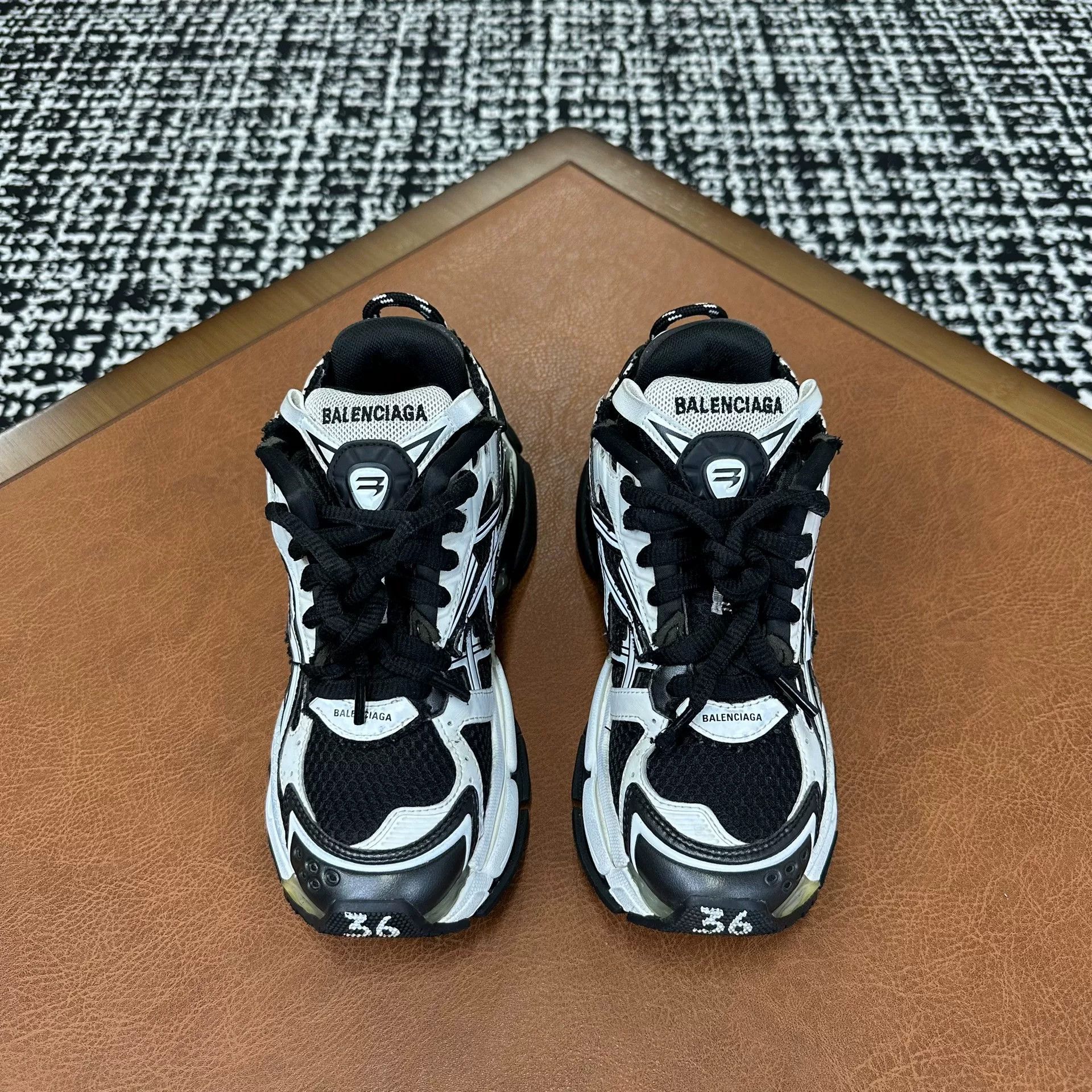 Balenciaga Balenciaga Running Black Lowtop Sneakers it_36 Women Size US 6 / IT 36 - 2 Thumbnail