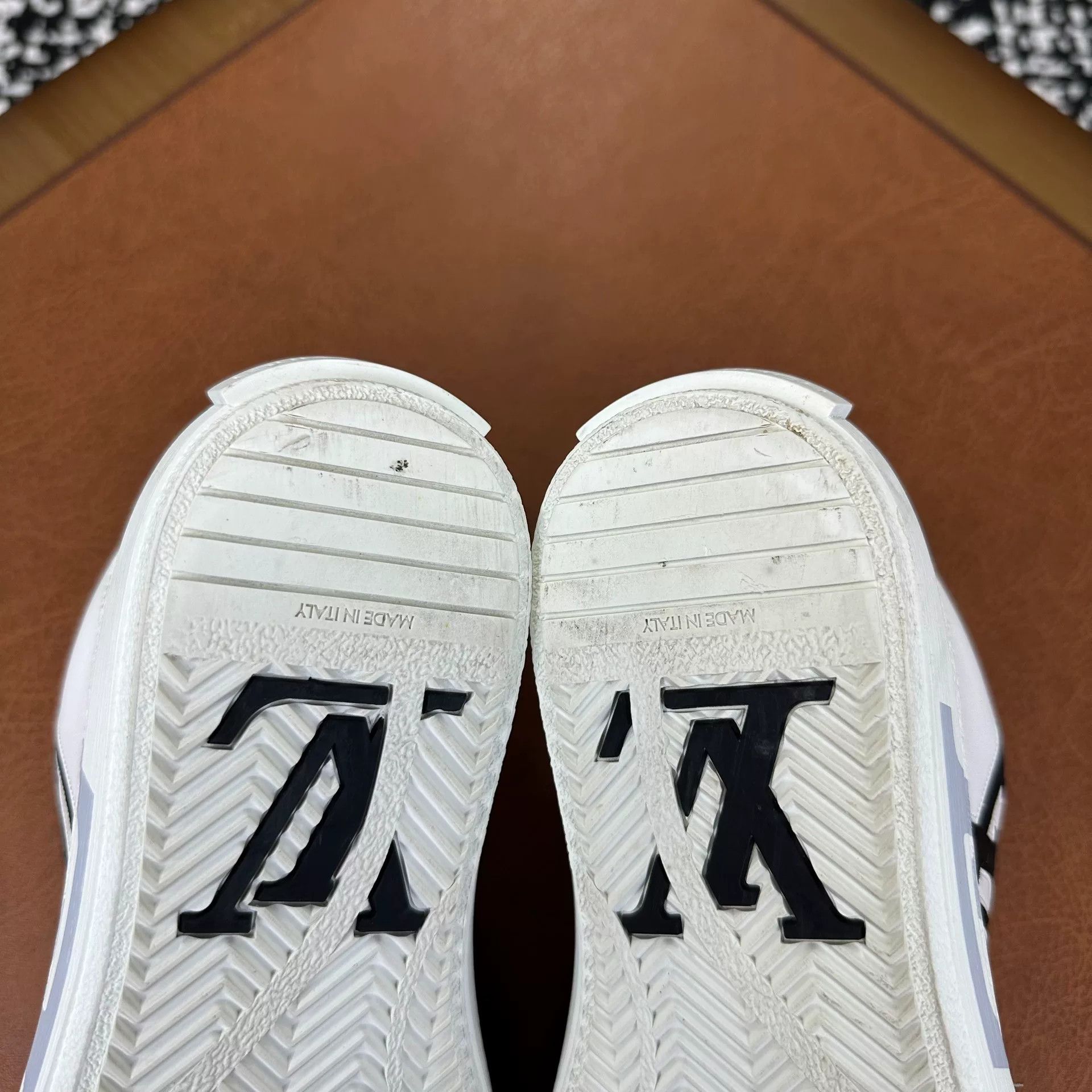 Louis Vuitton Louis Vuitton Casual White Lowtop Sneakers it_36-5 Women Size US 6.5 / IT 36.5 - 9 Thumbnail