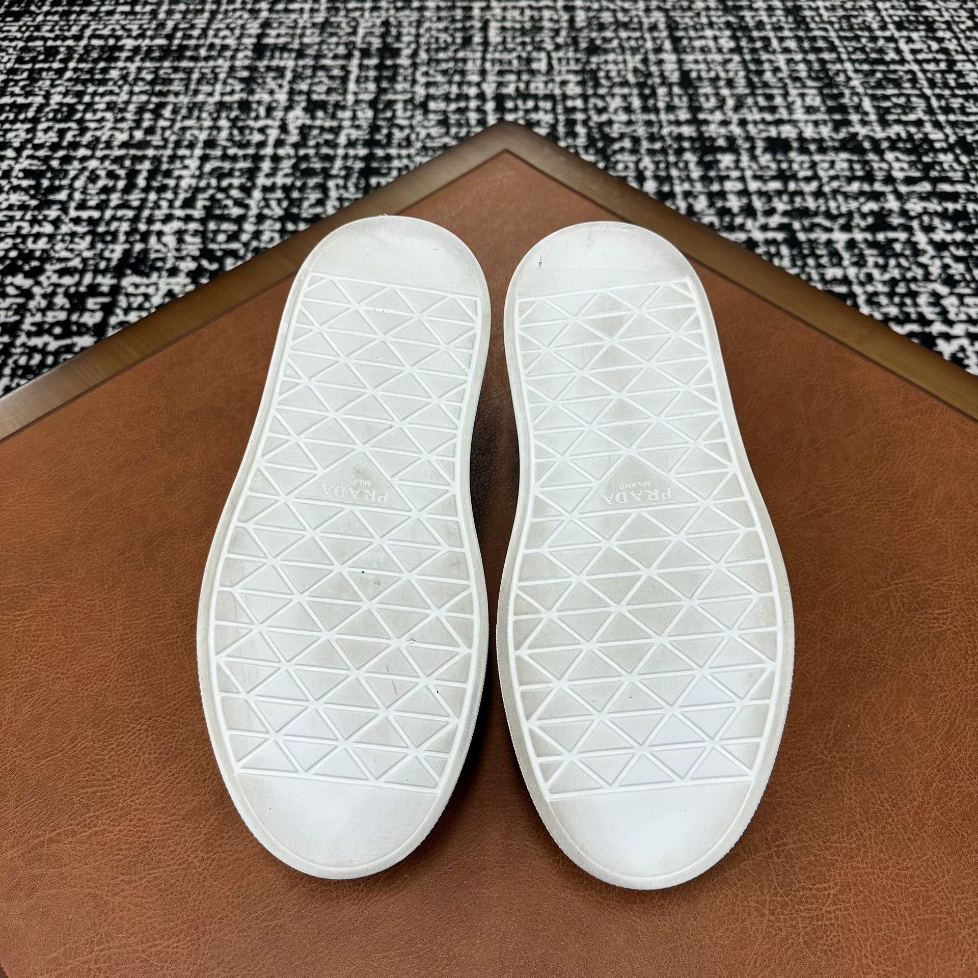 Prada Prada Casual White Lowtop Sneakers 10 Men Size US 10 / EU 43 - 8 Thumbnail