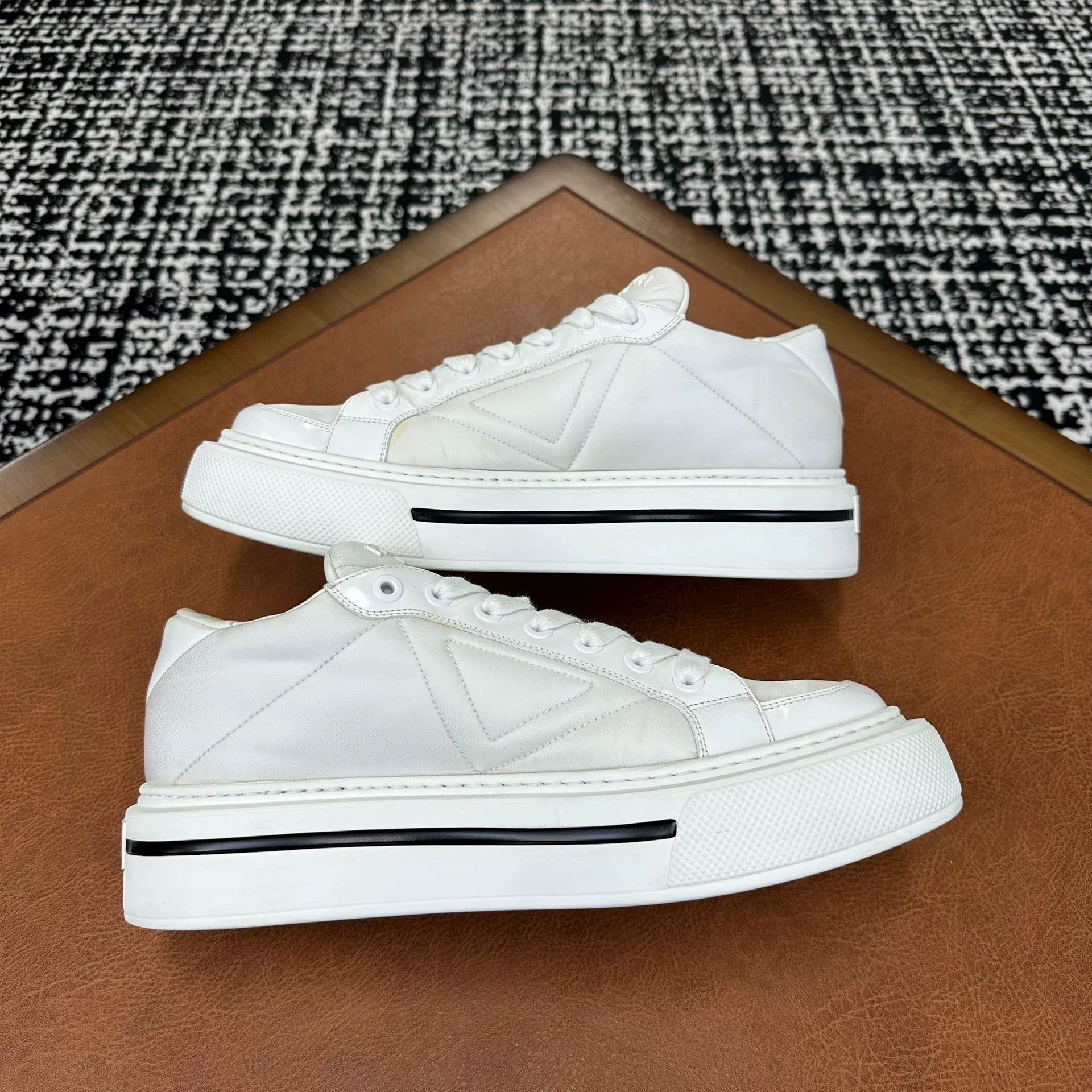 Prada Prada Casual White Lowtop Sneakers 10 Men Size US 10 / EU 43 - 6 Thumbnail