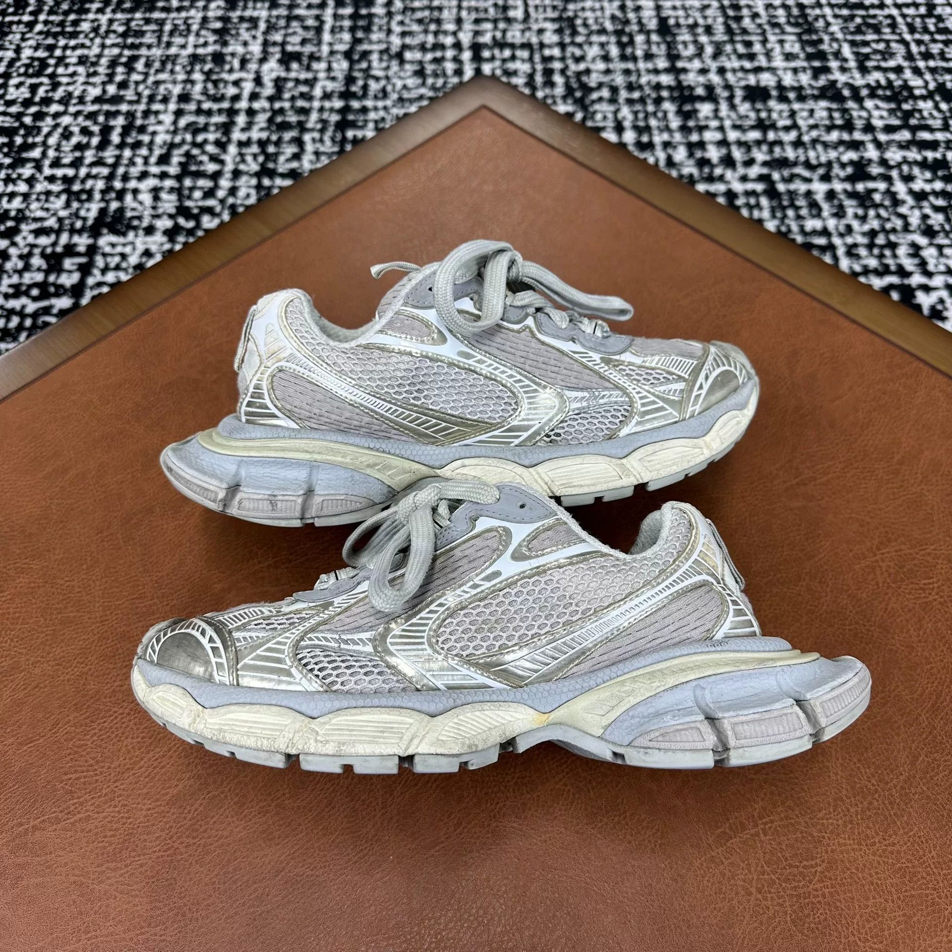 Balenciaga Balenciaga White Lowtop Sneakers 6 Men Size US 6 / EU 39 - 5 Thumbnail
