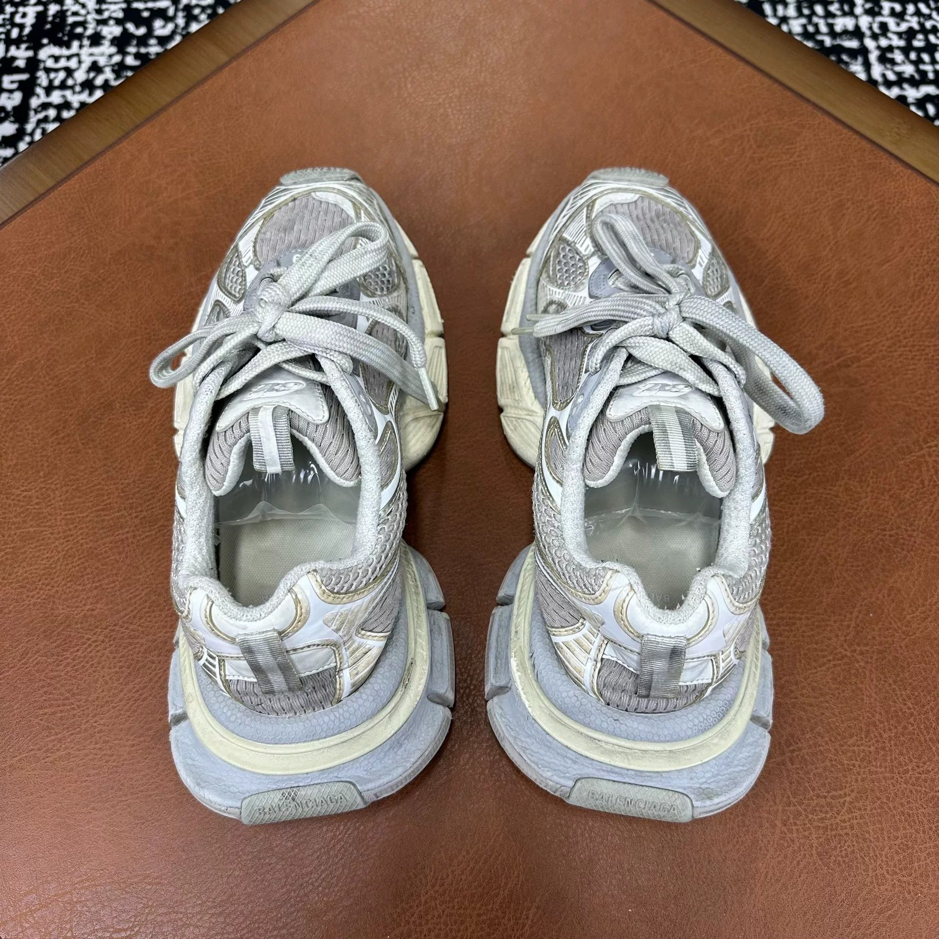 Balenciaga Balenciaga White Lowtop Sneakers 6 Men Size US 6 / EU 39 - 3 Thumbnail