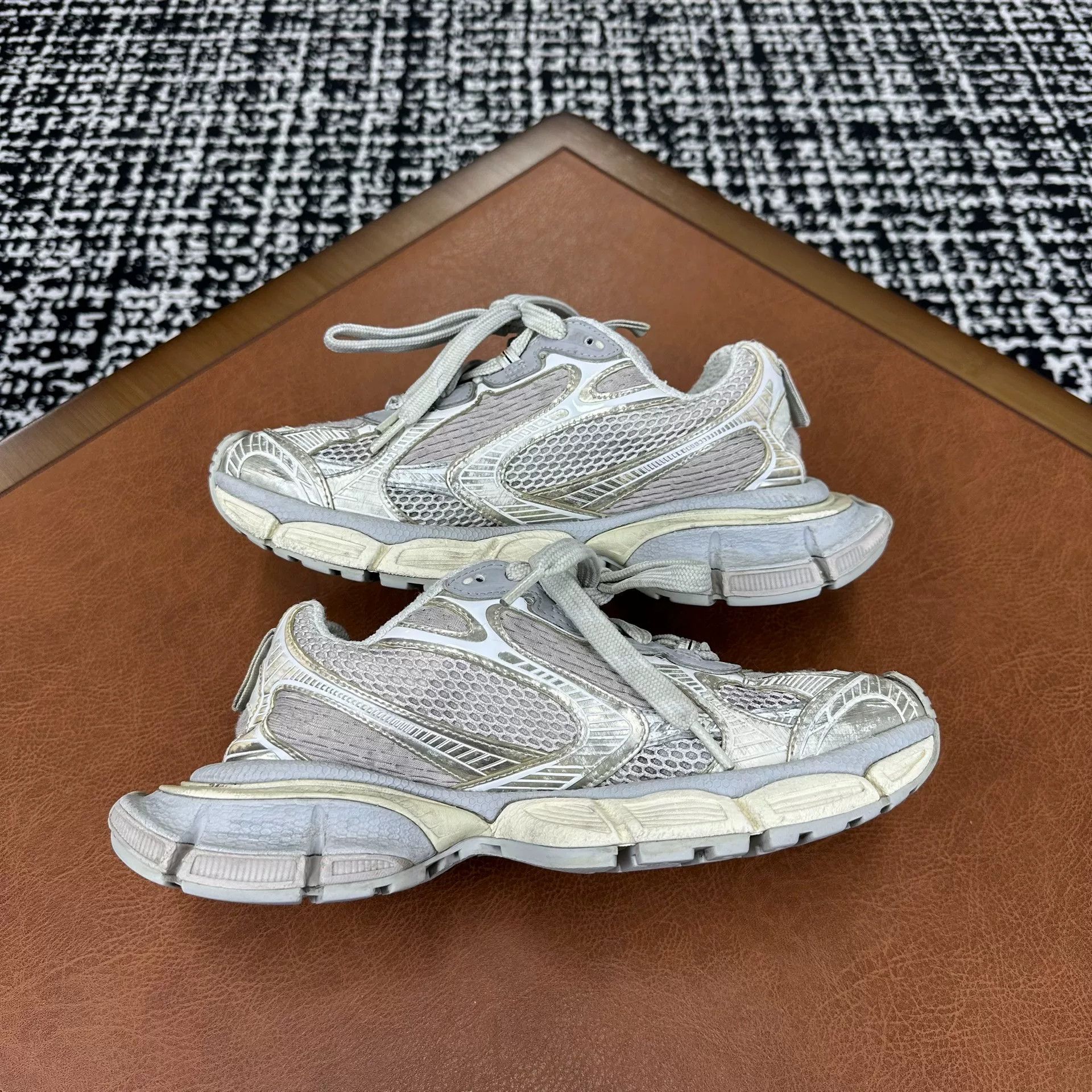 Balenciaga Balenciaga White Lowtop Sneakers 6 Men Size US 6 / EU 39 - 6 Thumbnail