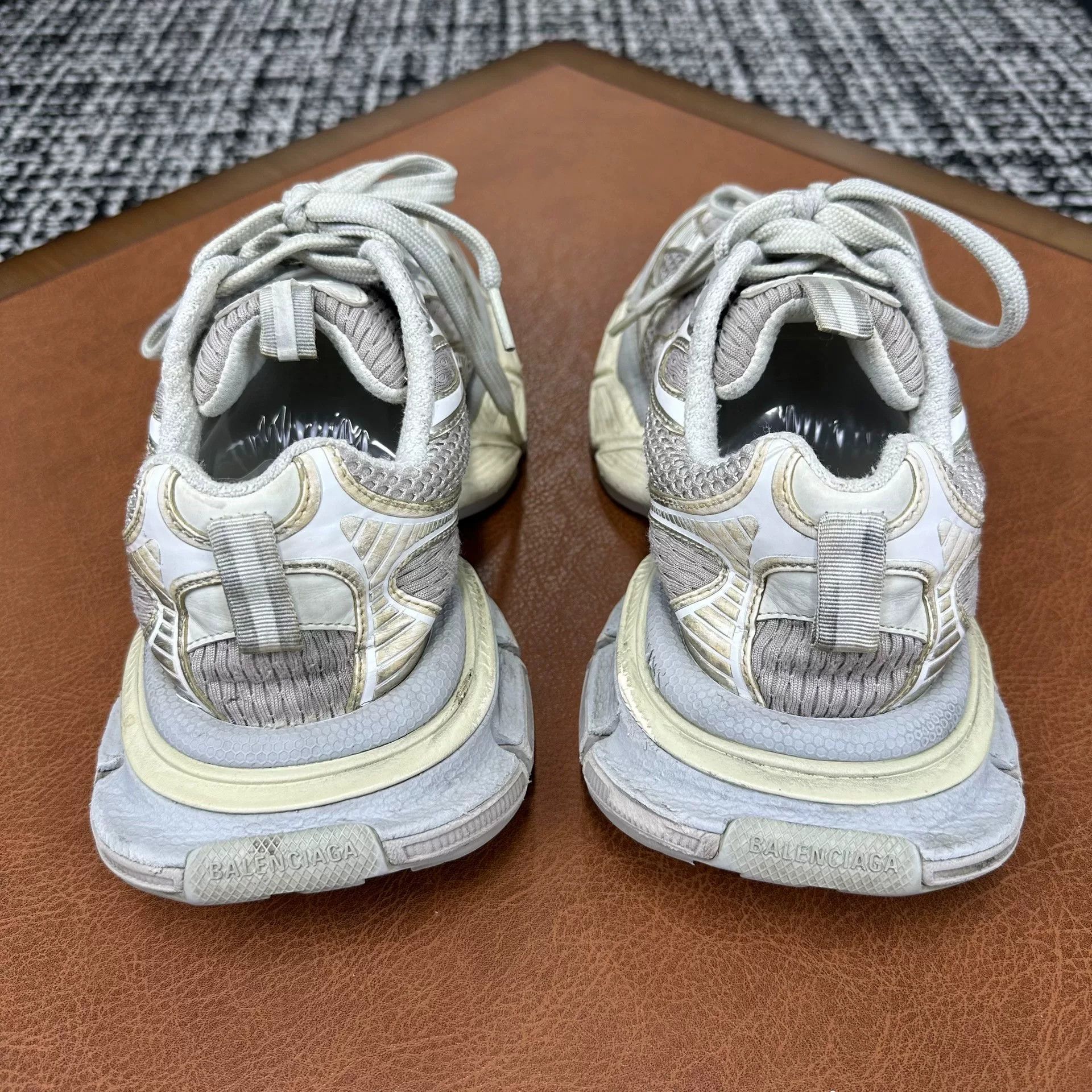 Balenciaga Balenciaga White Lowtop Sneakers 6 Men Size US 6 / EU 39 - 4 Thumbnail