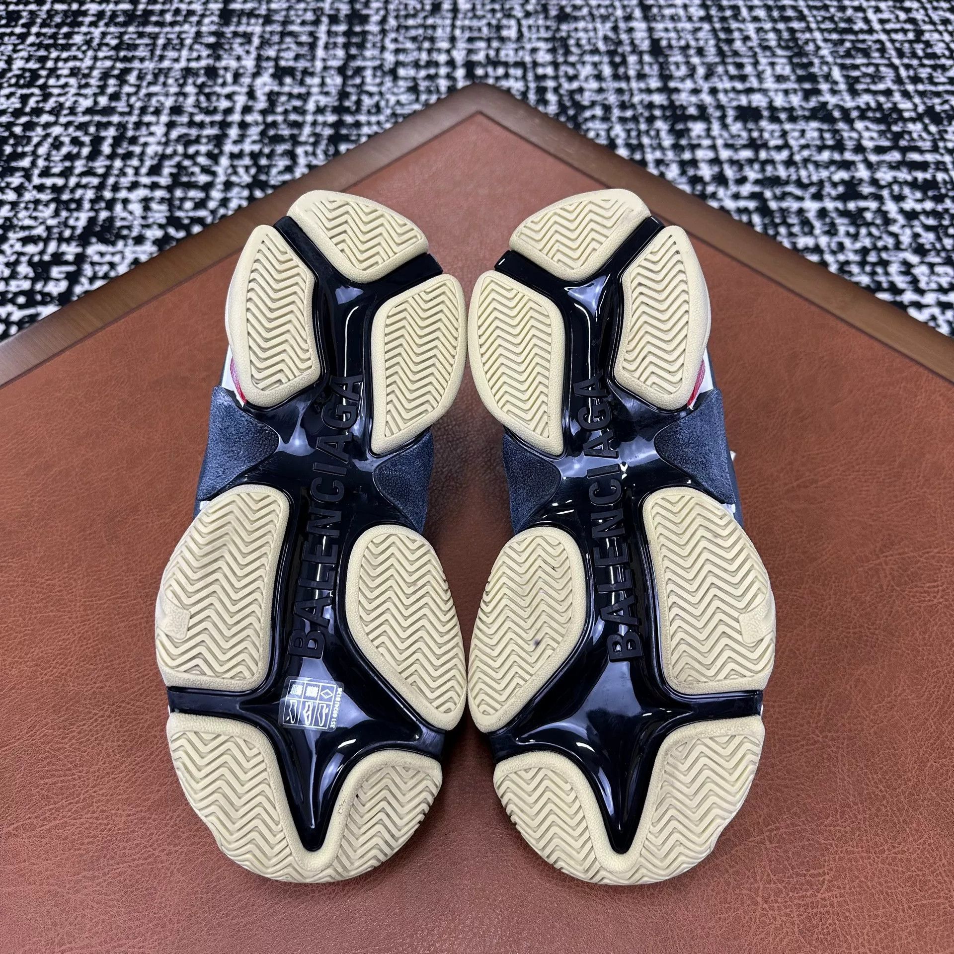 Gucci Gucci Collab Lowtop Sneakers it_38 Women Size US 8 / IT 38 - 9 Thumbnail