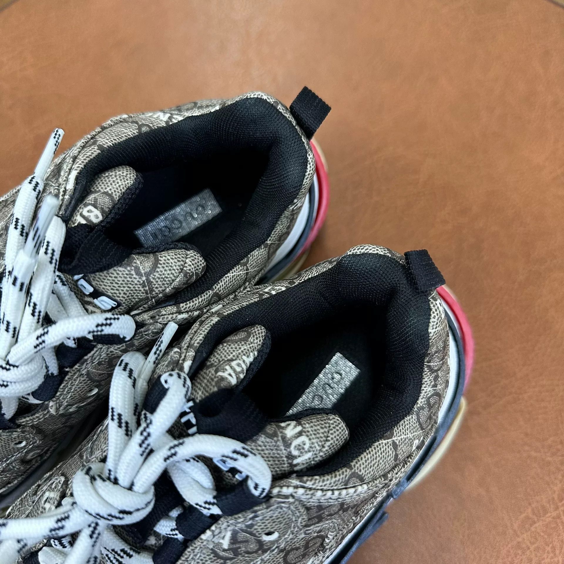 Gucci Gucci Collab Lowtop Sneakers it_38 Women Size US 8 / IT 38 - 8 Thumbnail