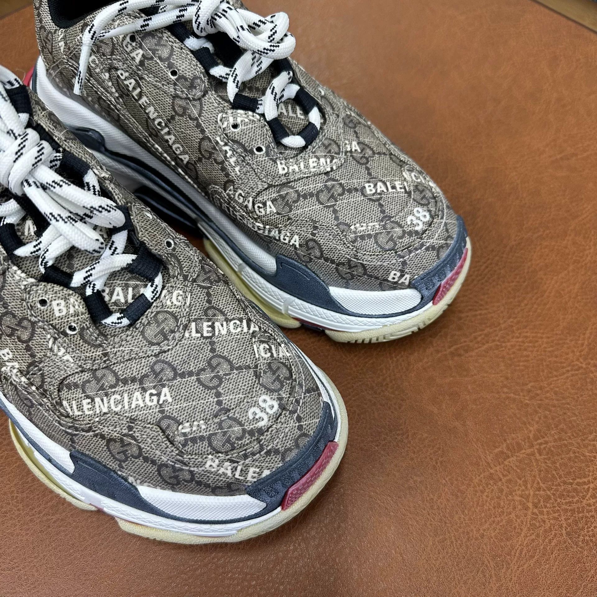 Gucci Gucci Collab Lowtop Sneakers it_38 Women Size US 8 / IT 38 - 5 Thumbnail