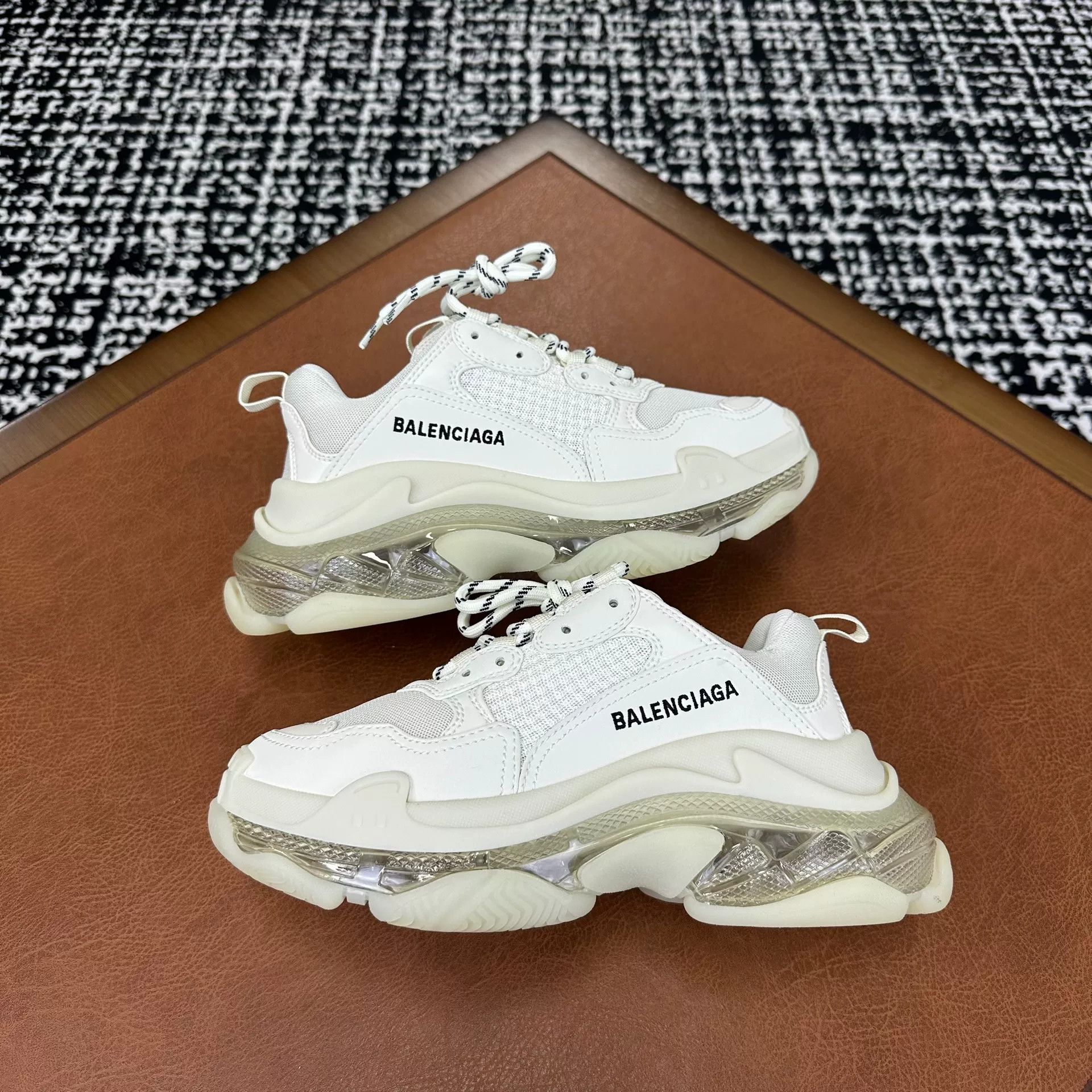 Balenciaga Balenciaga White Lowtop Sneakers it_37 Women Size US 7 / IT 37 - 5 Thumbnail