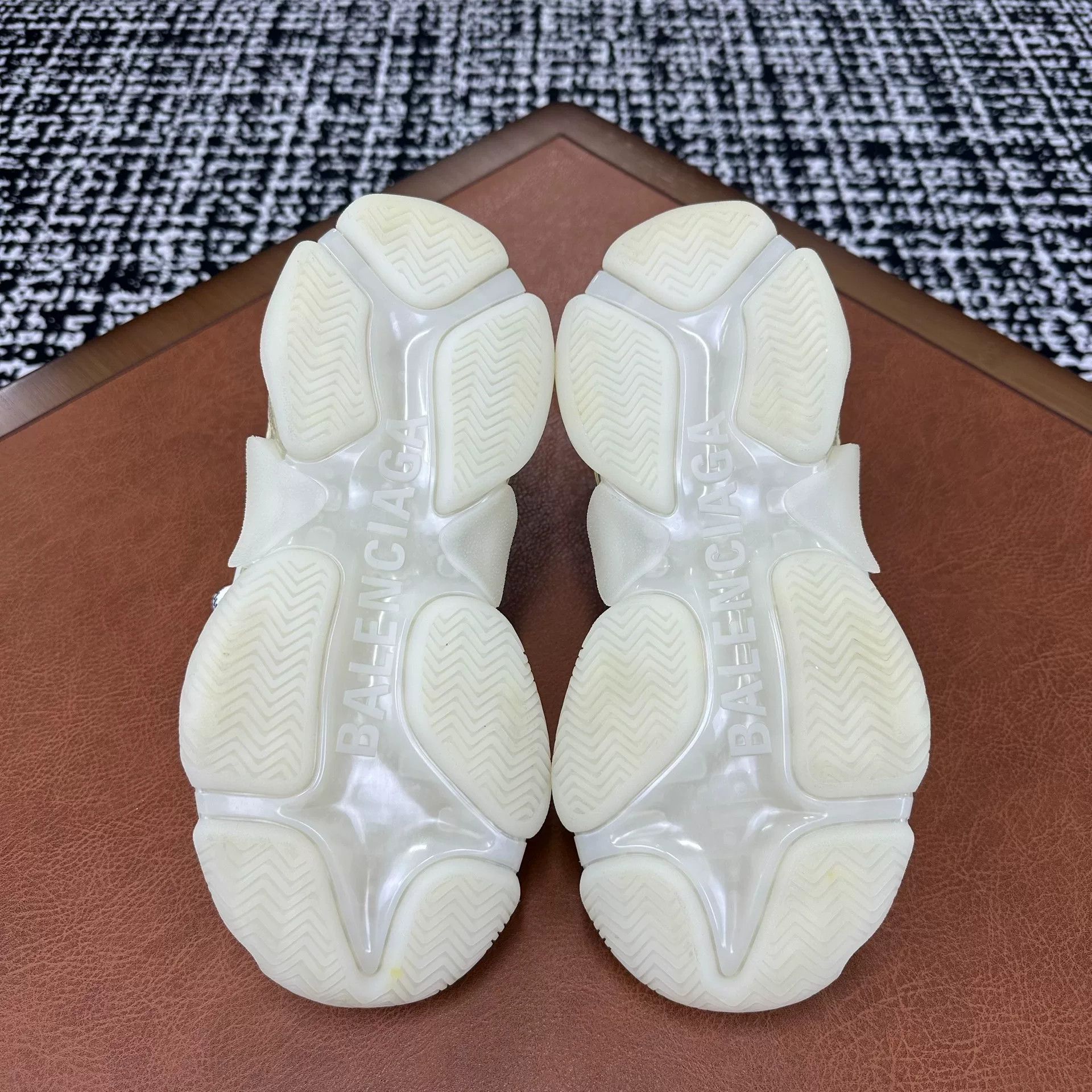Balenciaga Balenciaga White Lowtop Sneakers it_37 Women Size US 7 / IT 37 - 7 Thumbnail
