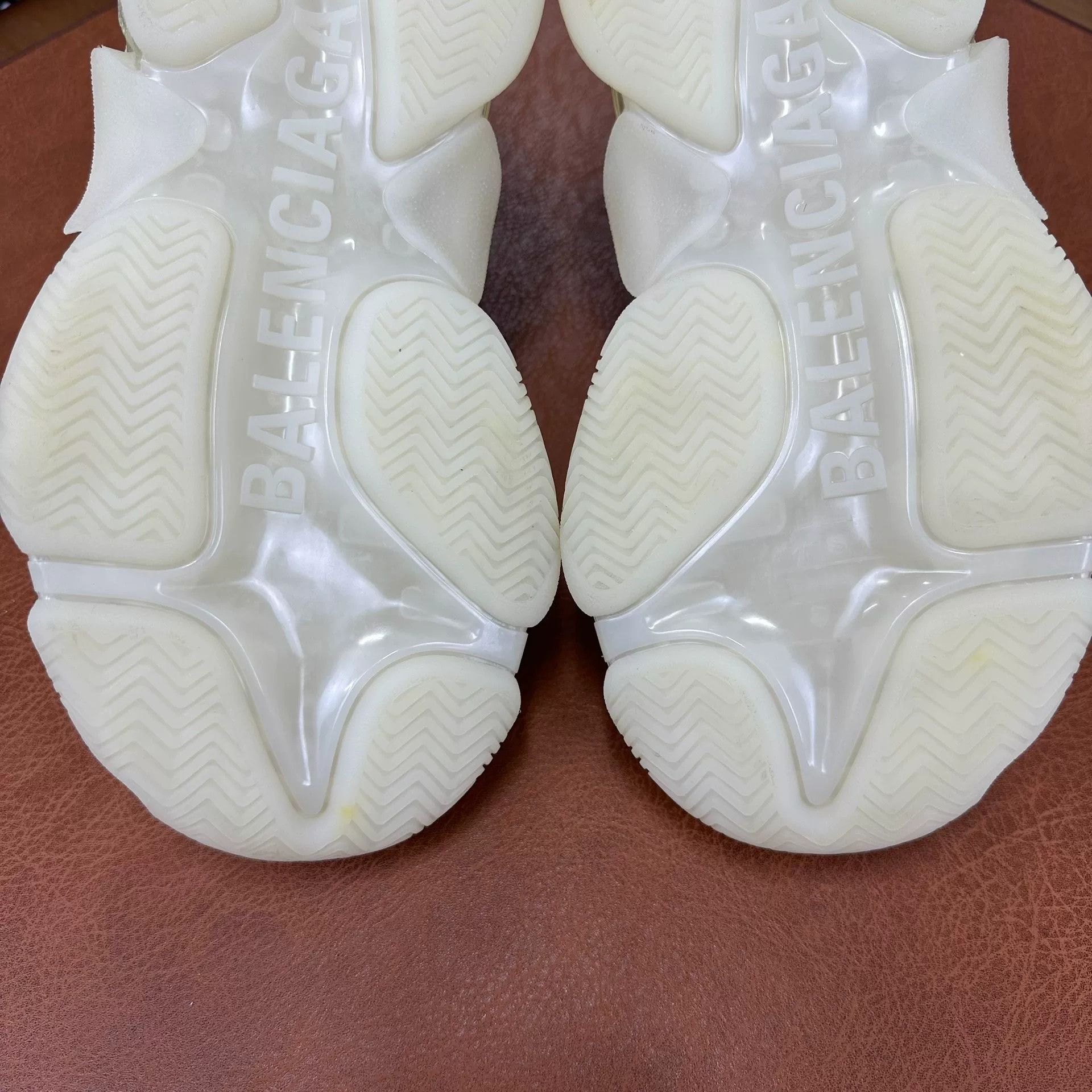 Balenciaga Balenciaga White Lowtop Sneakers it_37 Women Size US 7 / IT 37 - 9 Thumbnail