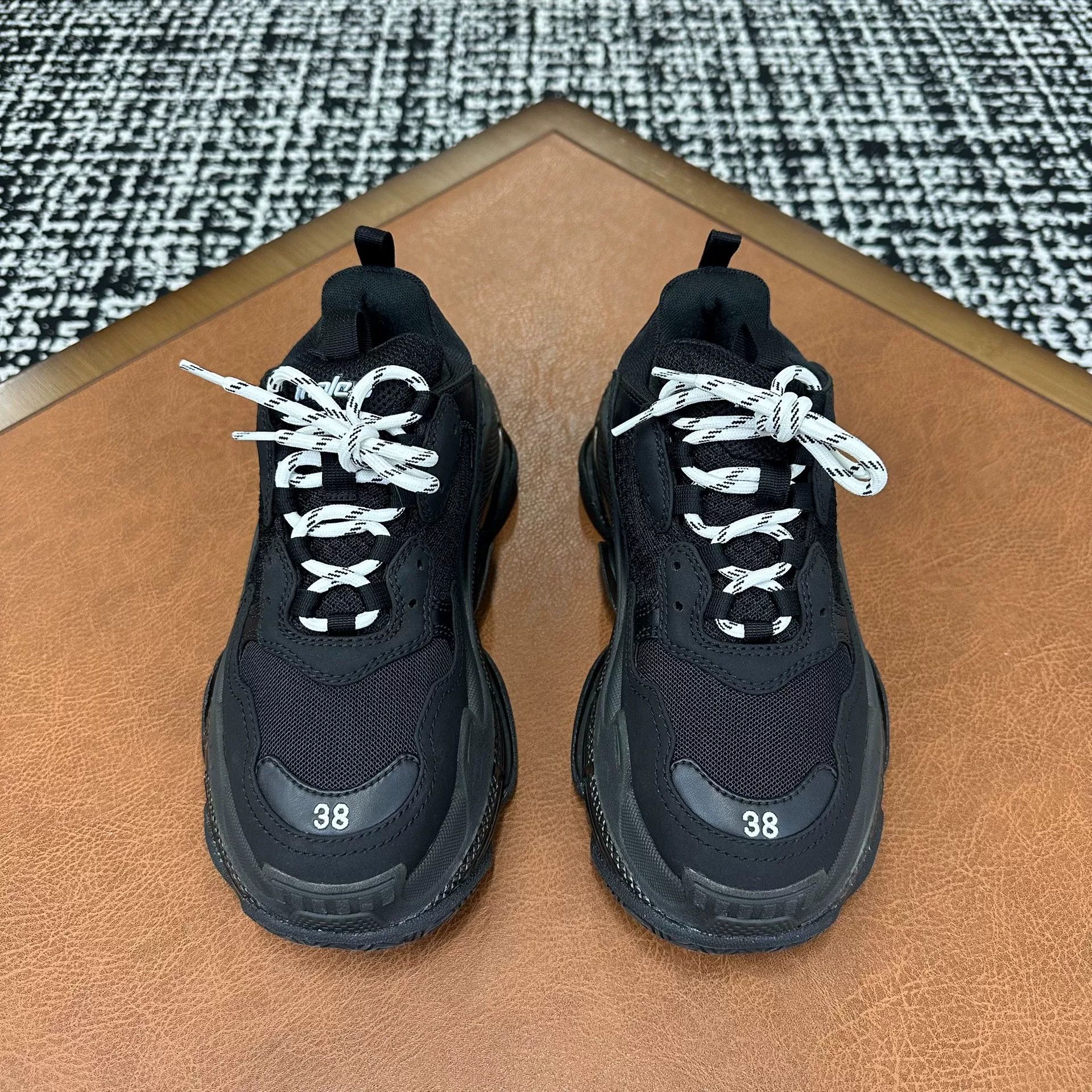 Balenciaga Balenciaga Lowtop Sneakers it_38 Women Size US 8 / IT 38 - 2 Thumbnail
