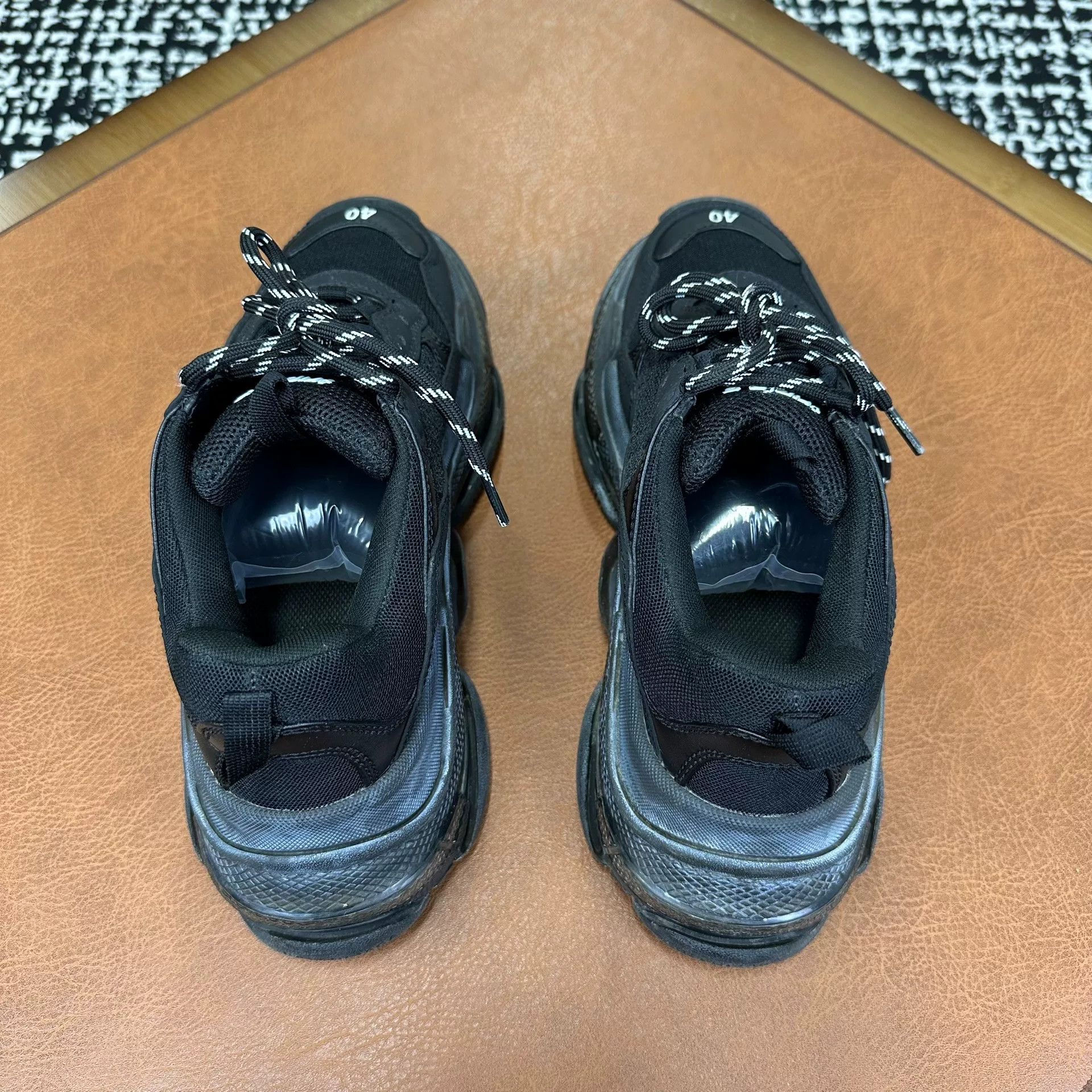 Balenciaga Balenciaga Retro Lowtop Sneakers 7 Men Size US 7 / EU 40 - 3 Thumbnail