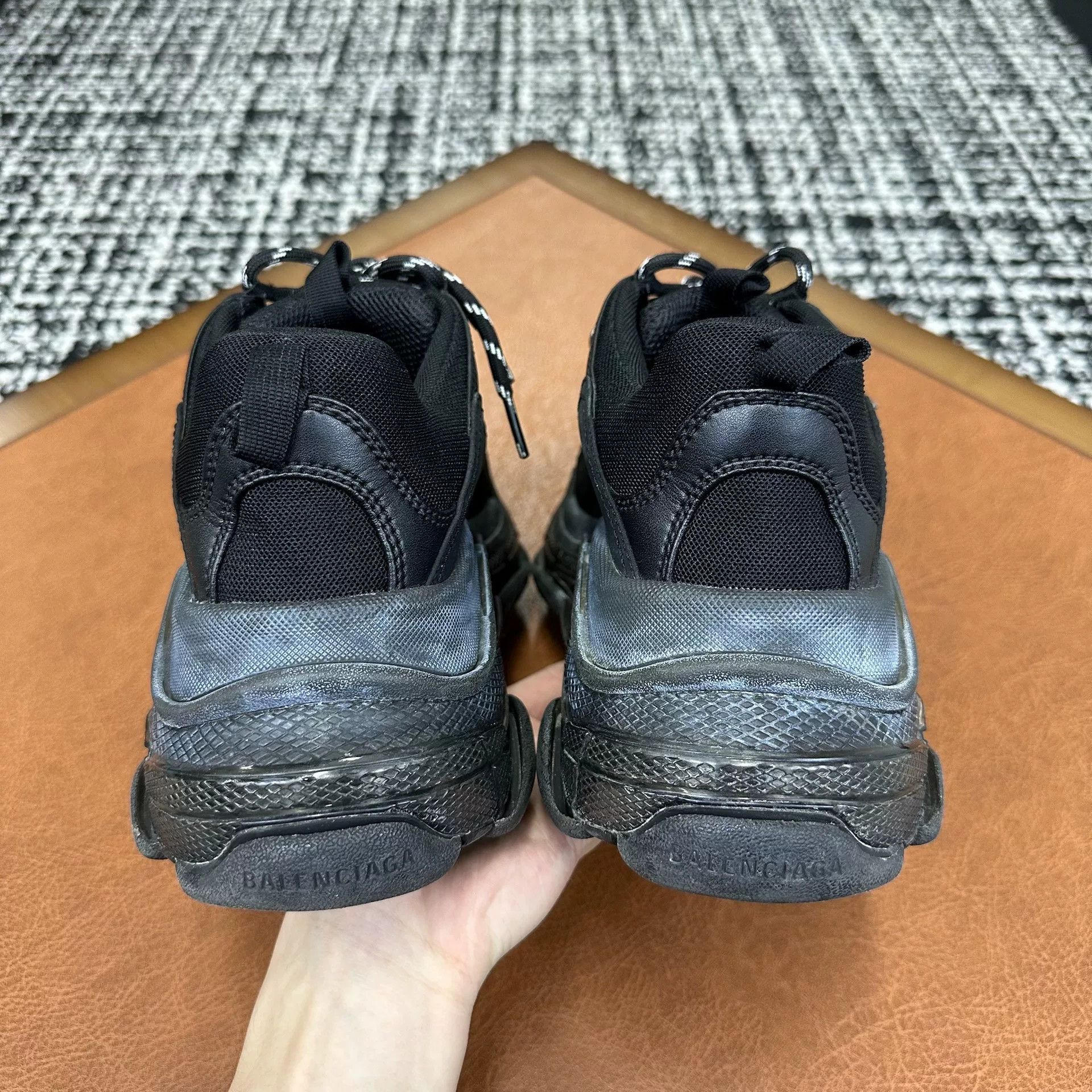 Balenciaga Balenciaga Retro Lowtop Sneakers 7 Men Size US 7 / EU 40 - 4 Thumbnail