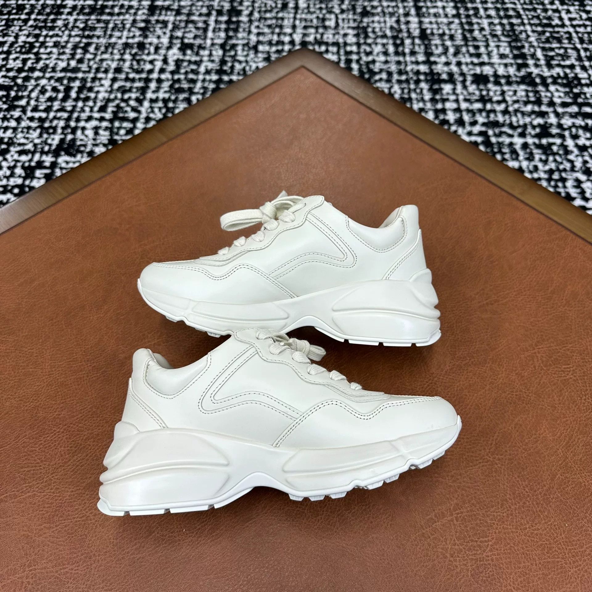 Gucci Gucci Lowtop Sneakers it_34-5 Women Size US 4.5 / IT 34.5 - 2 Thumbnail