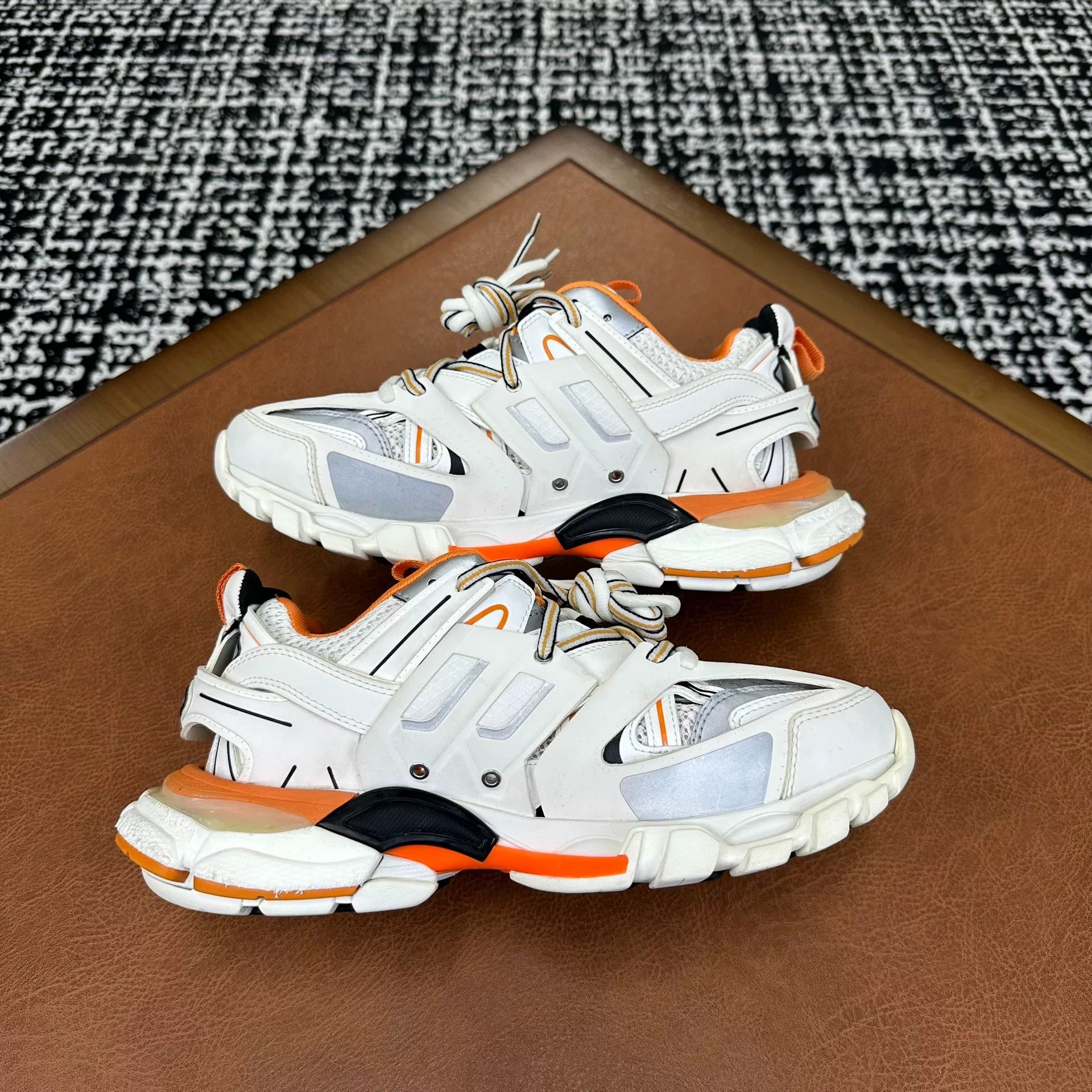 Balenciaga Balenciaga White Lowtop Sneakers 6 Men Size US 6 / EU 39 - 5 Thumbnail