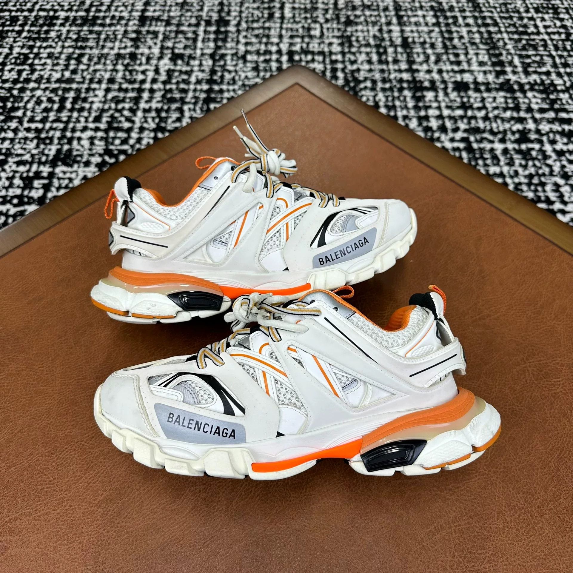 Balenciaga Balenciaga White Lowtop Sneakers 6 Men Size US 6 / EU 39 - 4 Thumbnail