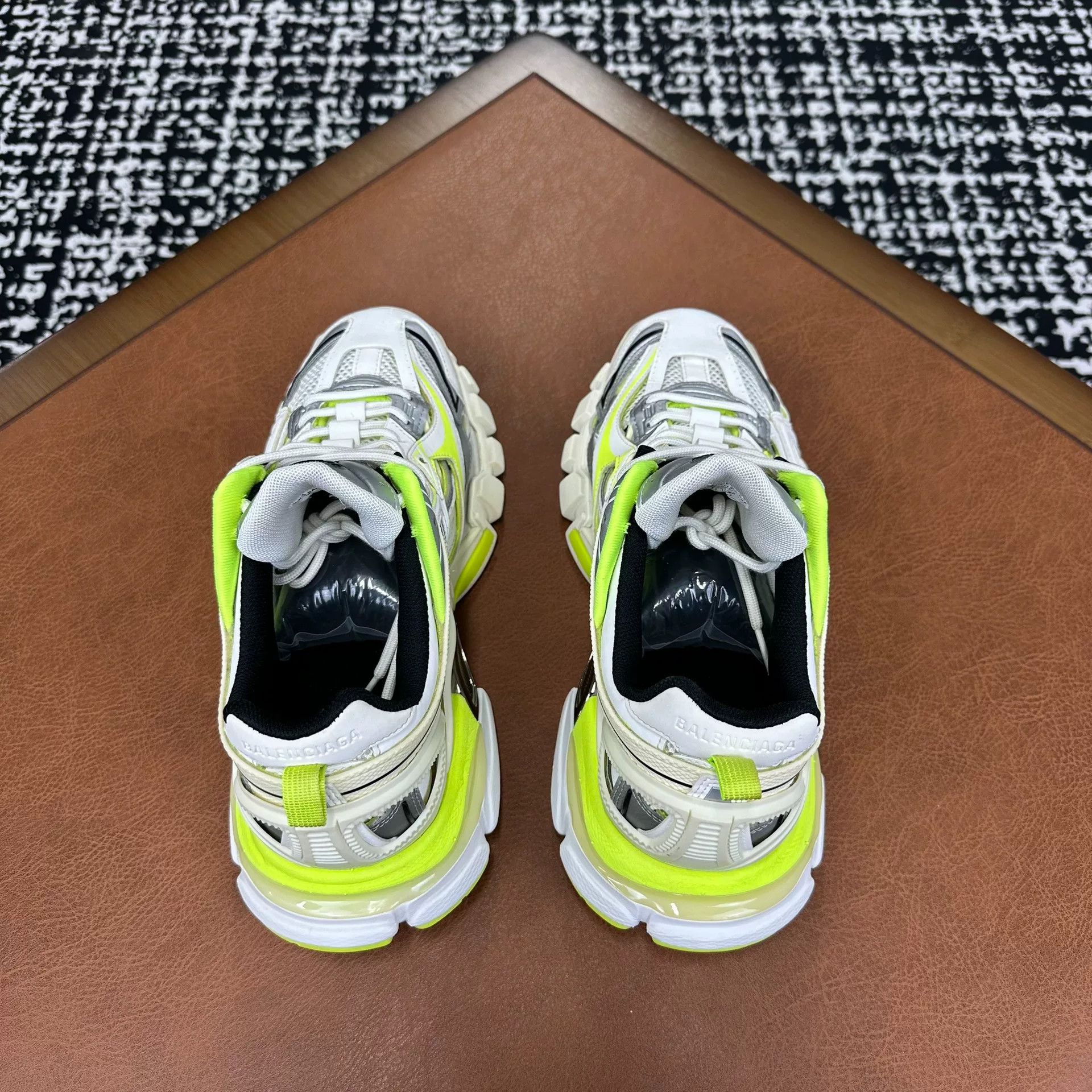 Balenciaga Balenciaga Yellow Lowtop Sneakers 8 Men Size US 8 / EU 41 - 3 Thumbnail