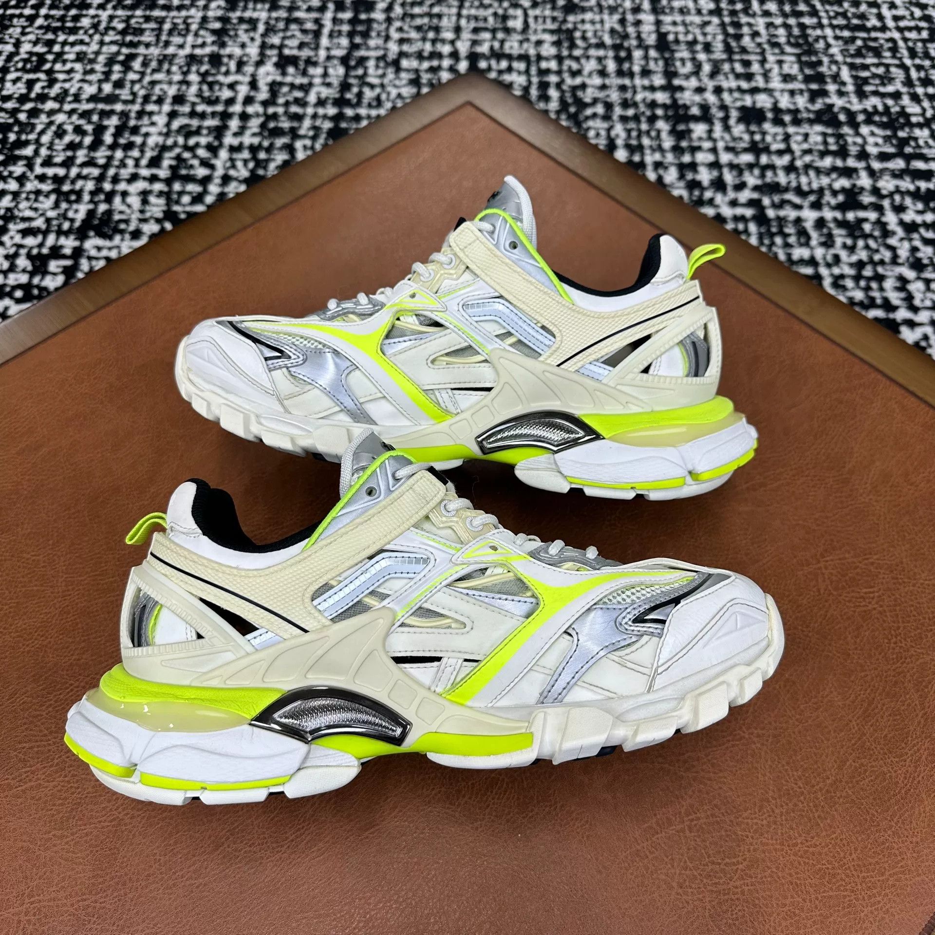 Balenciaga Balenciaga Yellow Lowtop Sneakers 8 Men Size US 8 / EU 41 - 6 Thumbnail