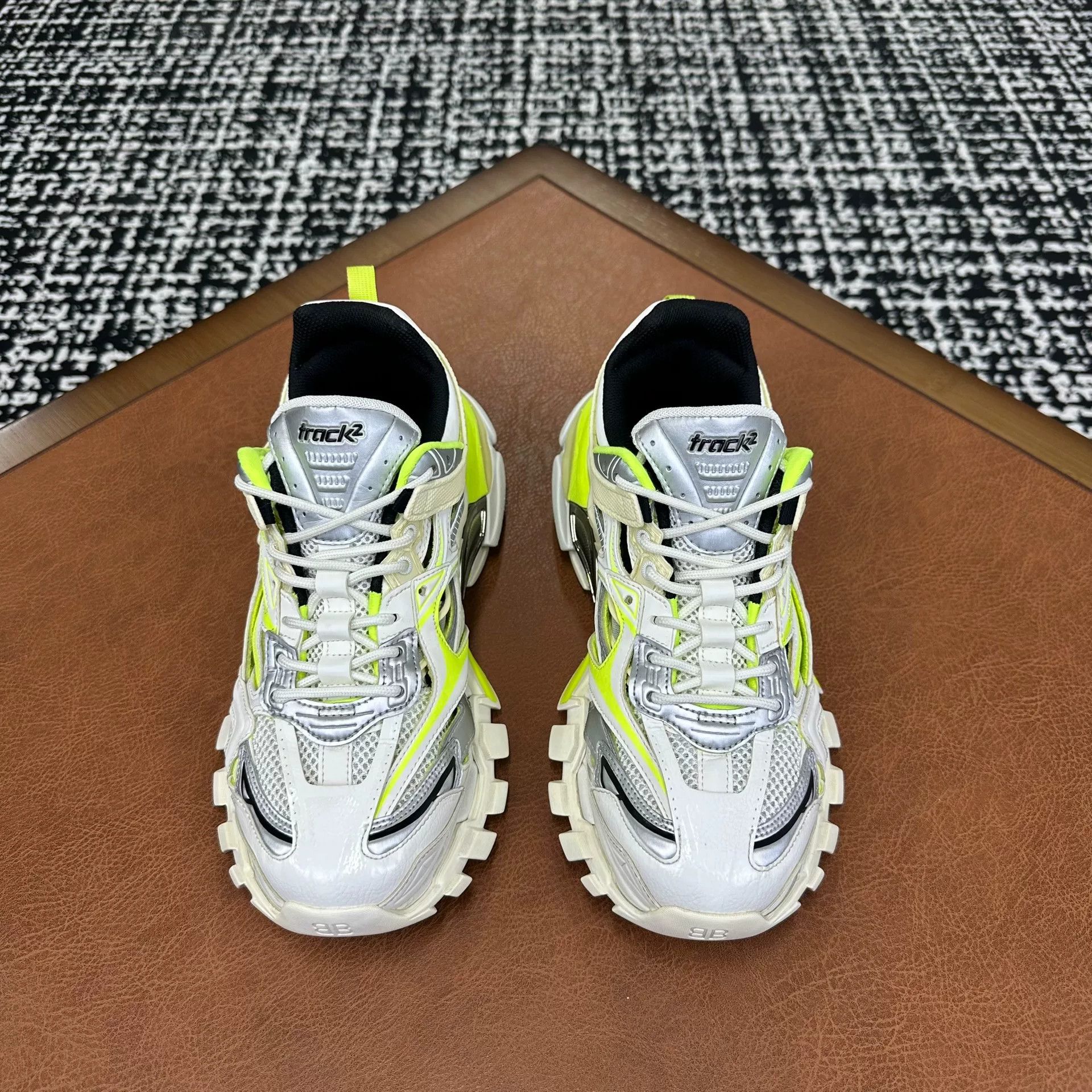 Balenciaga Balenciaga Yellow Lowtop Sneakers 8 Men Size US 8 / EU 41 - 2 Thumbnail