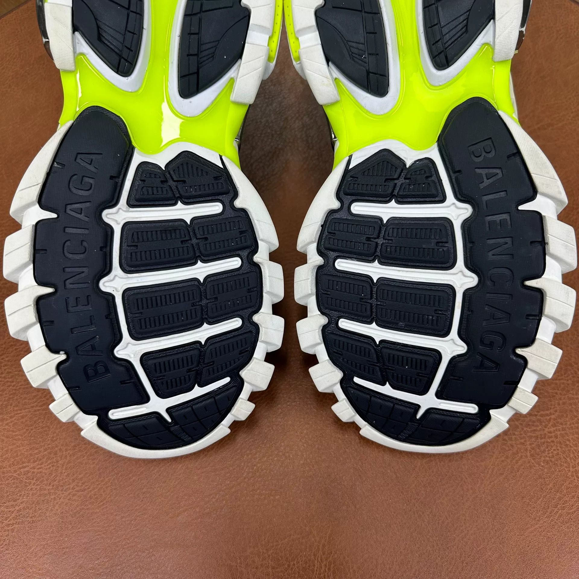 Balenciaga Balenciaga Yellow Lowtop Sneakers 8 Men Size US 8 / EU 41 - 8 Thumbnail