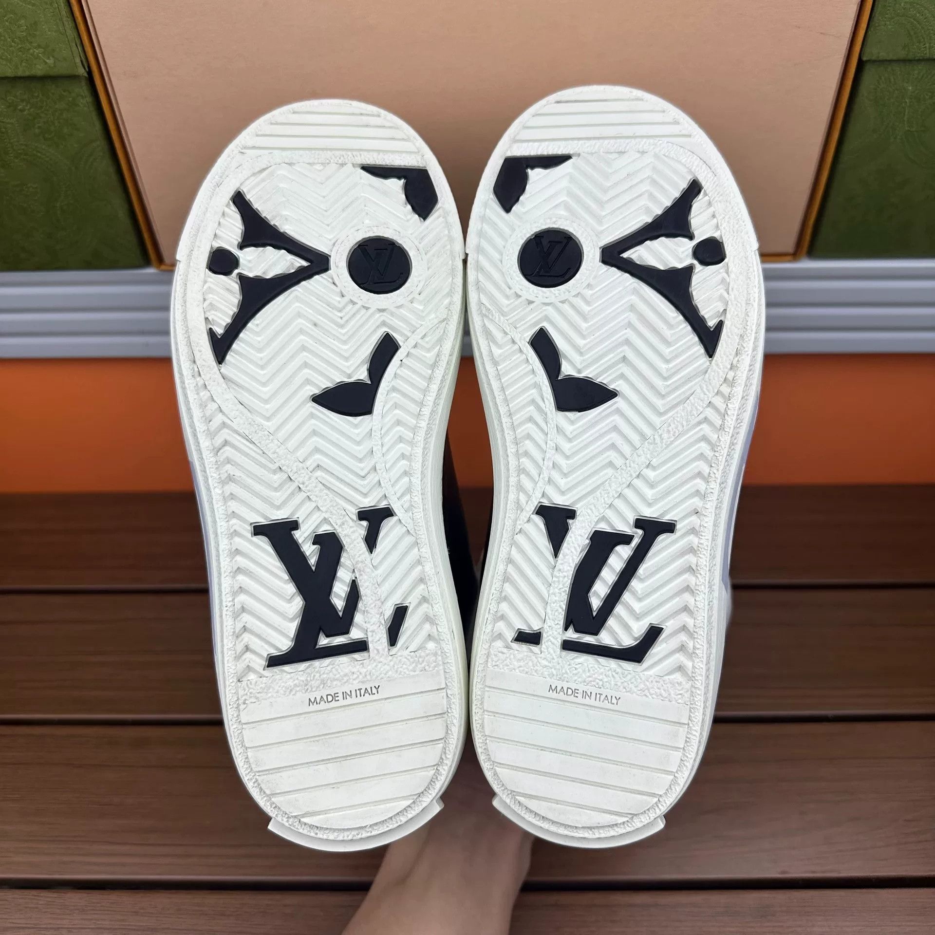 Louis Vuitton Louis Vuitton Casual Hitop Sneakers it_35 Women Size US 5 / IT 35 - 8 Thumbnail