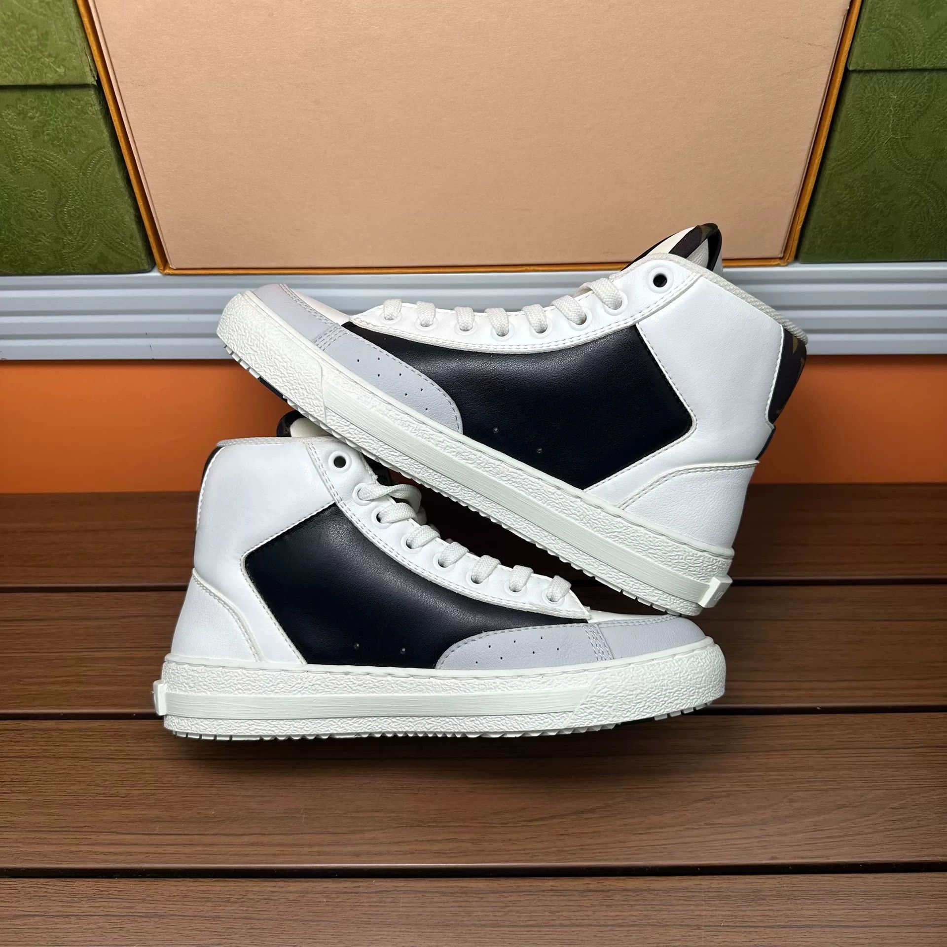 Louis Vuitton Louis Vuitton Casual Hitop Sneakers it_35 Women Size US 5 / IT 35 - 3 Thumbnail