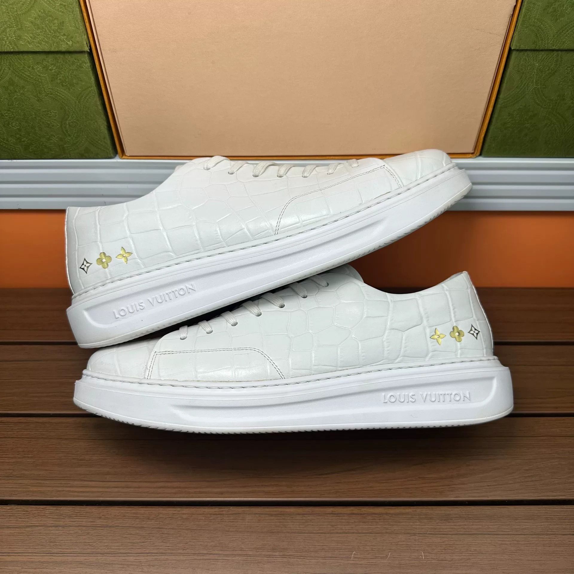 Louis Vuitton Louis Vuitton Casual White Lowtop Sneakers 10 Men Size US 10 / EU 43 - 2 Thumbnail