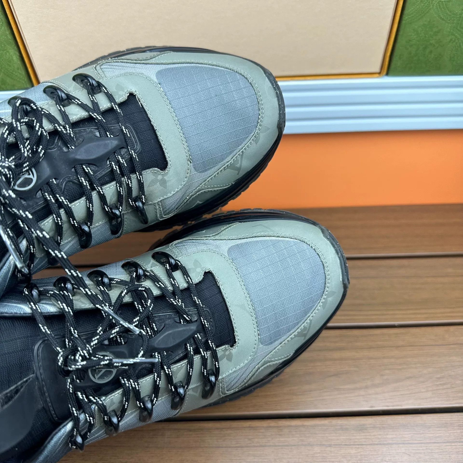 Louis Vuitton Louis Vuitton Green Lowtop Sneakers 8 Men Size US 8 / EU 41 - 5 Thumbnail