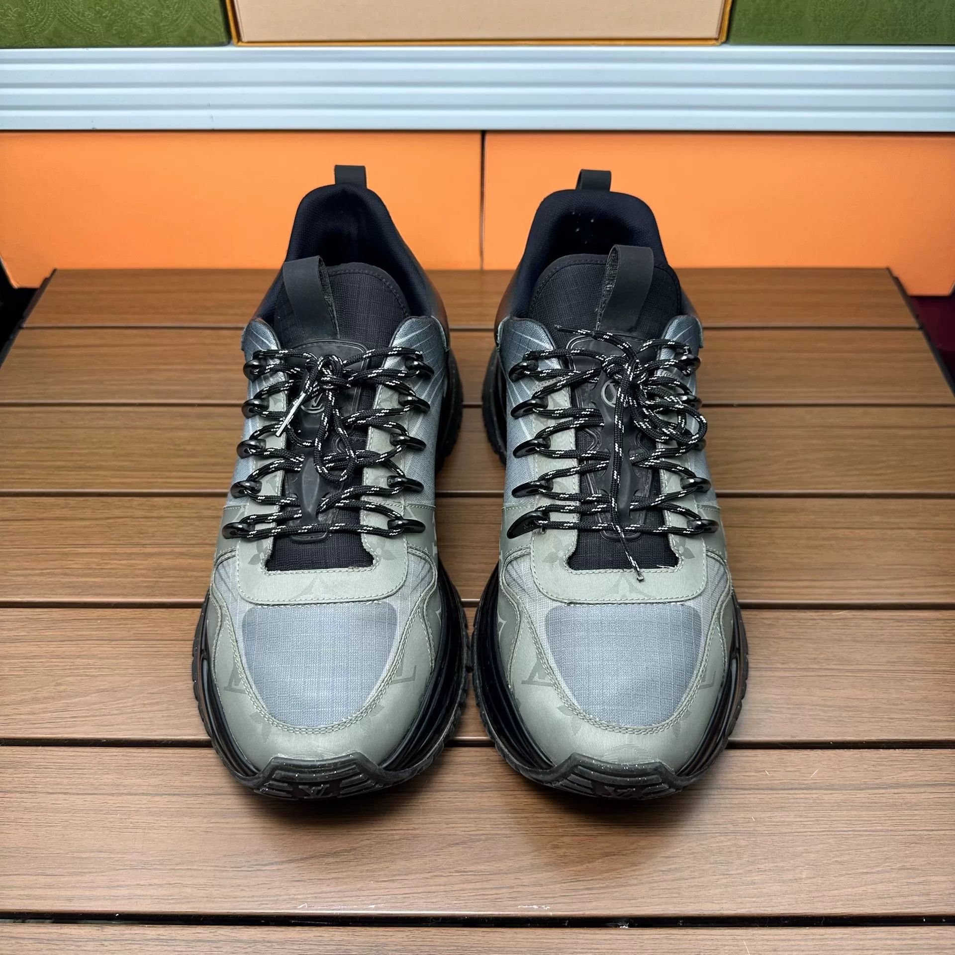 Louis Vuitton Louis Vuitton Green Lowtop Sneakers 8 Men Size US 8 / EU 41 - 4 Thumbnail