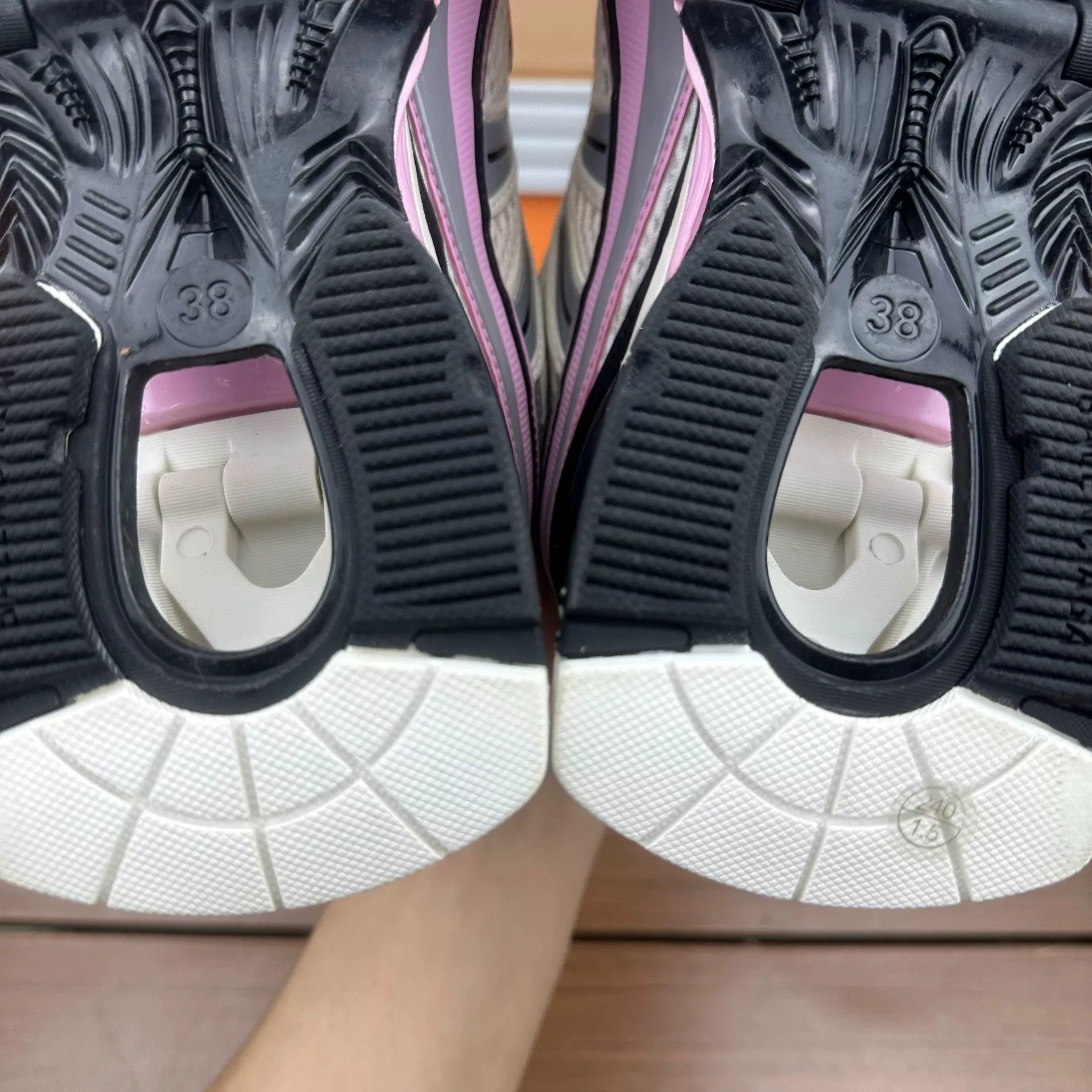 Balenciaga Balenciaga Pink Lowtop Sneakers it_38 Women Size US 8 / IT 38 - 9 Thumbnail